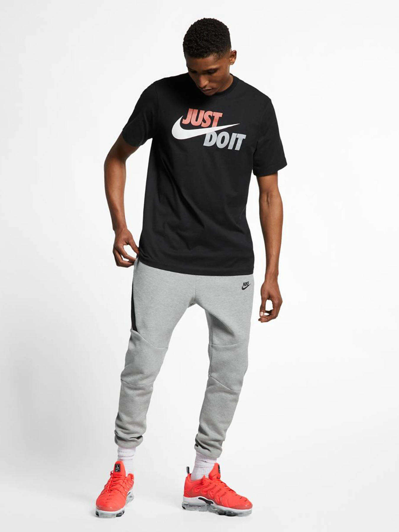 Футболки и поло NIKE SPORTSWEAR модель AR5006-010 Футболки и поло NIKE SPORTSWEAR модель AR5006-010 Фото