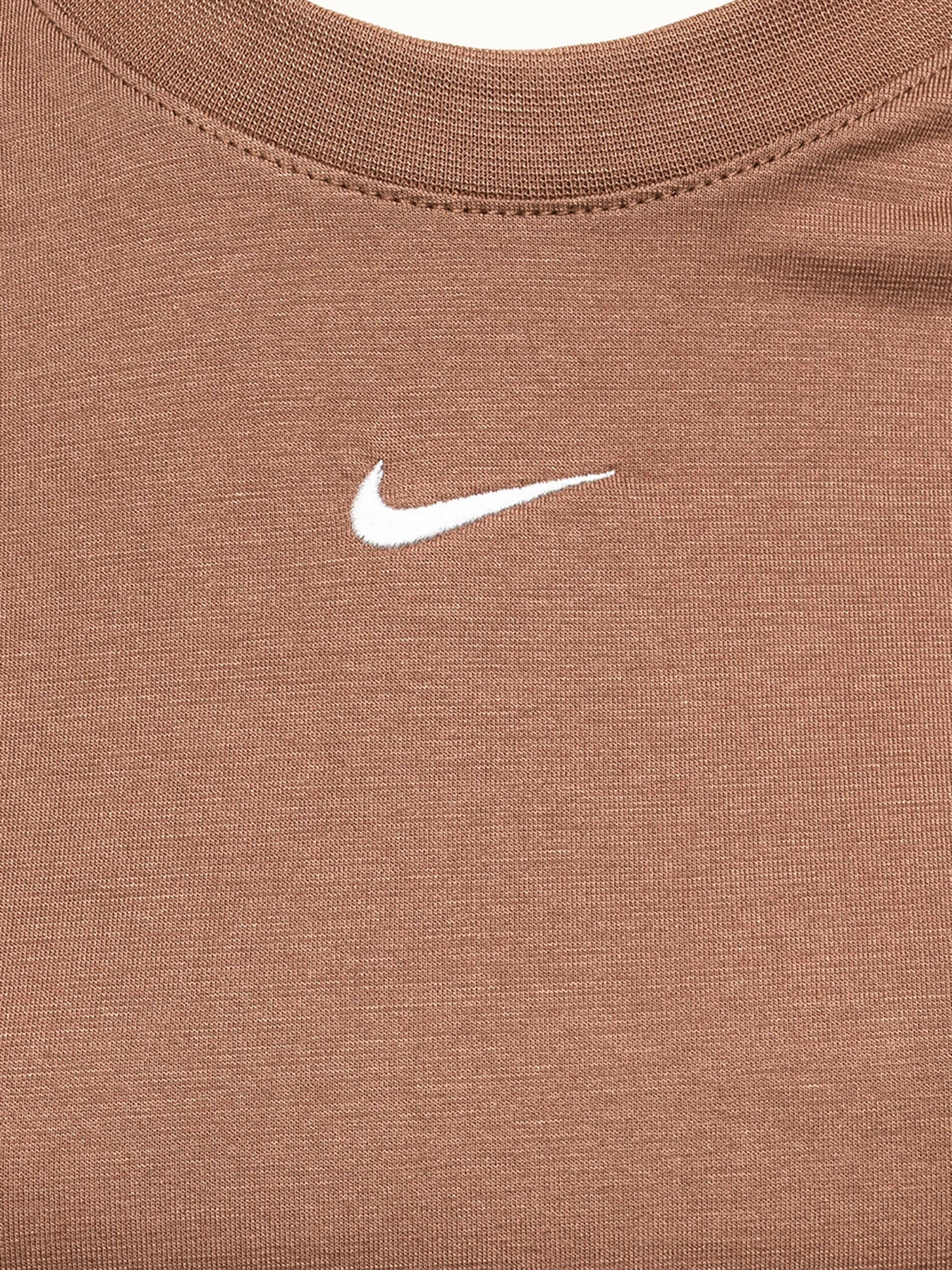 Футболки і поло NIKE Nsw Essntl Tee Slim Crp Lbr модель DD1328-256 Футболки і поло NIKE Nsw Essntl Tee Slim Crp Lbr модель DD1328-256 Фото
