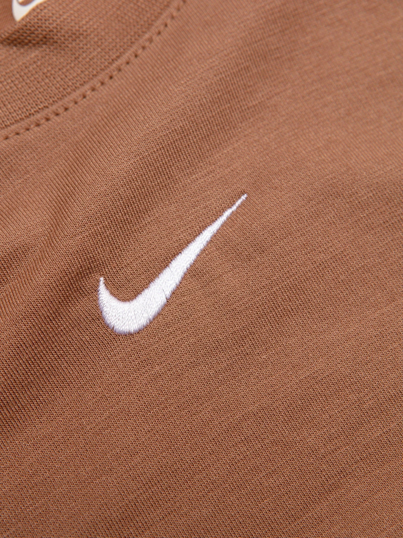Футболки і поло NIKE Nsw Essntl Tee Slim Crp Lbr модель DD1328-256 Футболки і поло NIKE Nsw Essntl Tee Slim Crp Lbr модель DD1328-256 Фото
