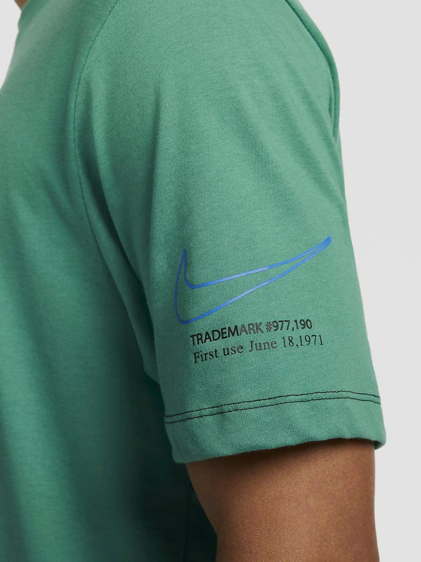 Футболки и поло NIKE Sportswear модель DJ1393-350 Футболки и поло NIKE Sportswear модель DJ1393-350 Фото