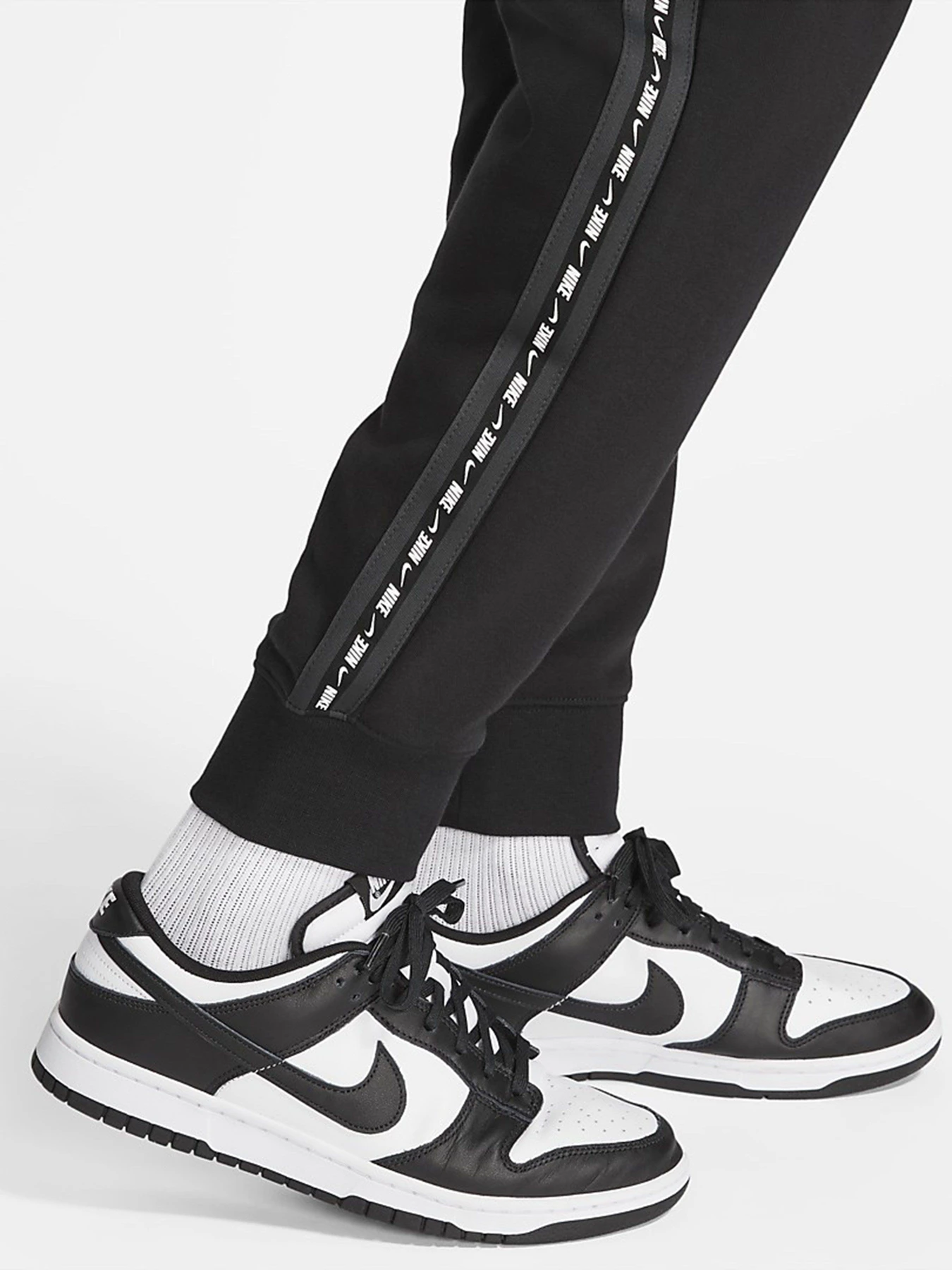 Штани NIKE Sportswear модель DM4680-010 Штани NIKE Sportswear модель DM4680-010 Фото
