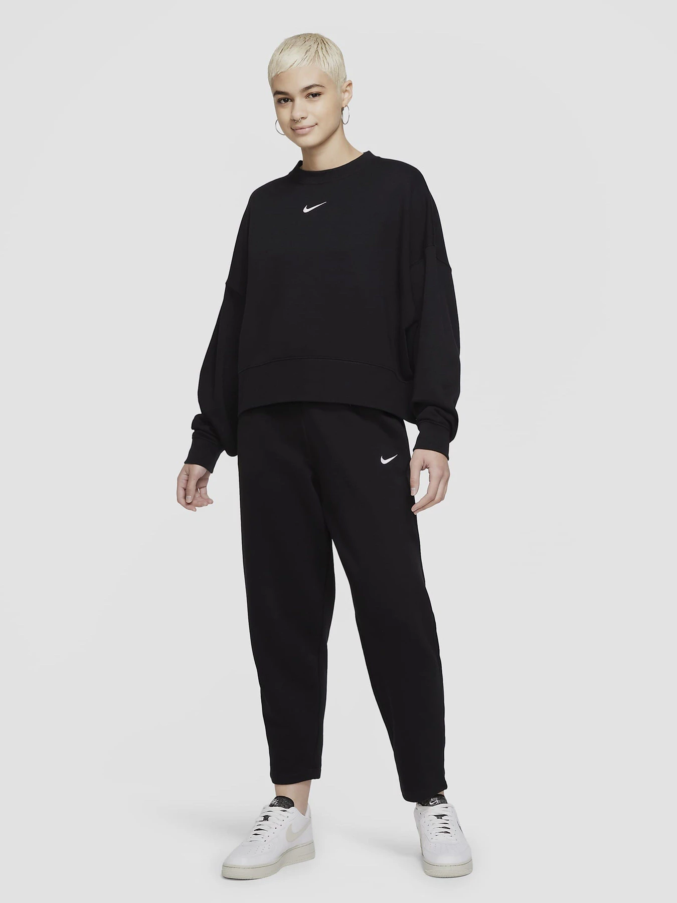 Худи и свитшоты NIKE Sportswear Collection Essentials модель DJ7665-010 Худи и свитшоты NIKE Sportswear Collection Essentials модель DJ7665-010 Фото