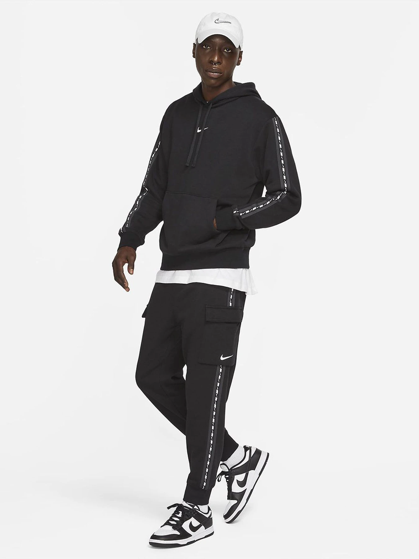 Худі та світшоти NIKE Sportswear модель DM4676-010 Фото