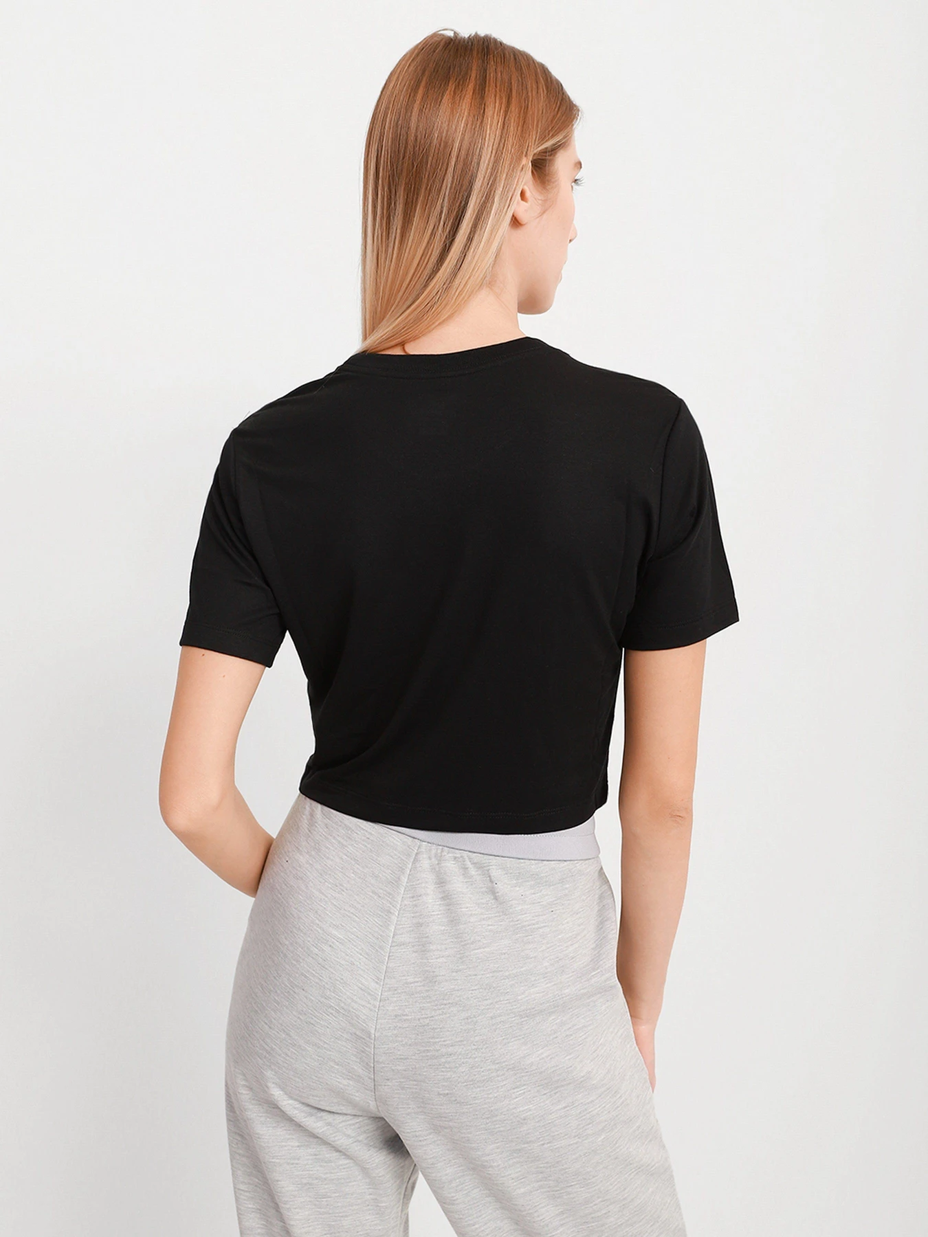 Футболки і поло NIKE Sportswear Essential модель DD1328-010 Футболки і поло NIKE Sportswear Essential модель DD1328-010 Фото