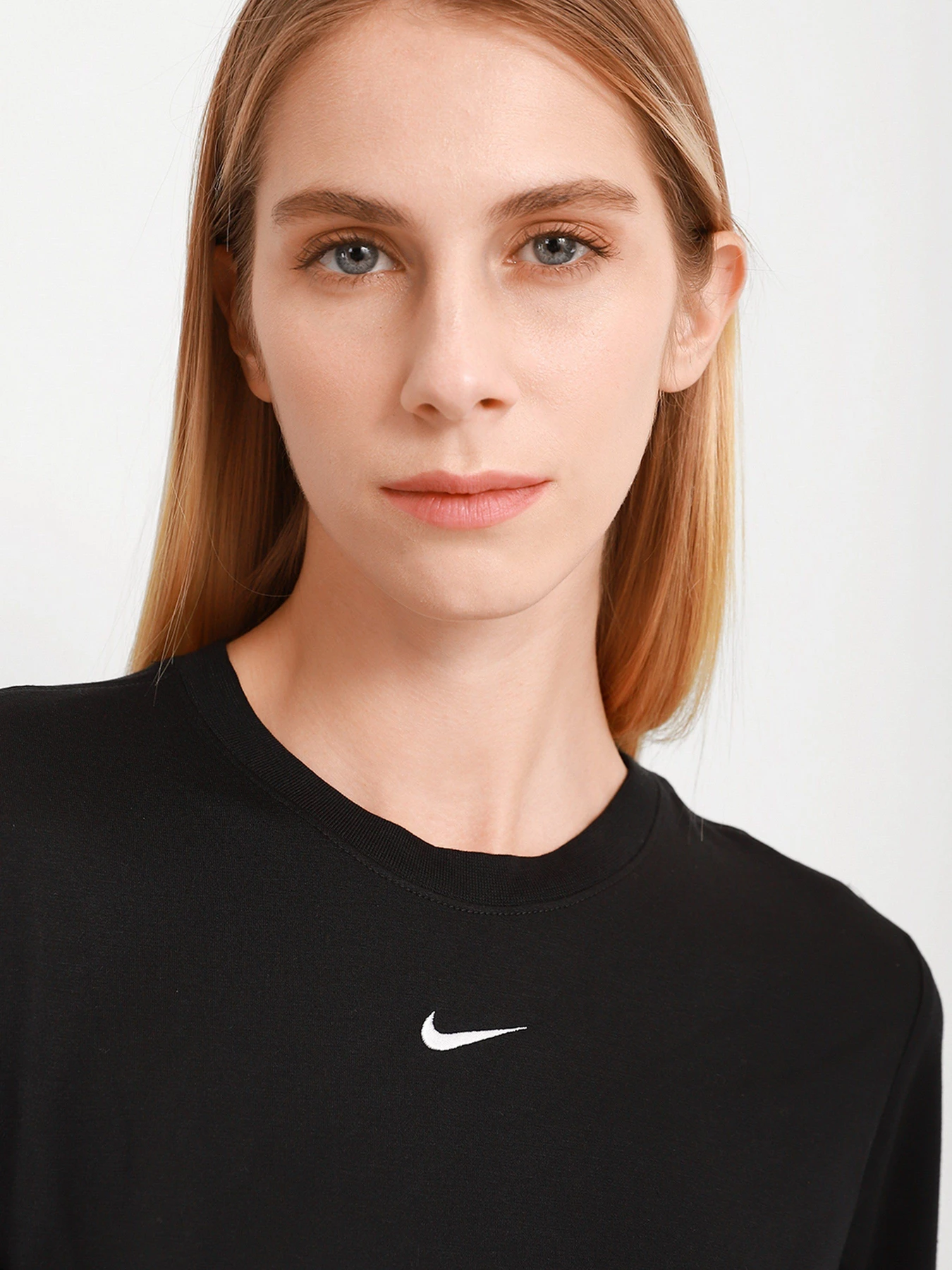 Футболки і поло NIKE Sportswear Essential модель DD1328-010 Футболки і поло NIKE Sportswear Essential модель DD1328-010 Фото