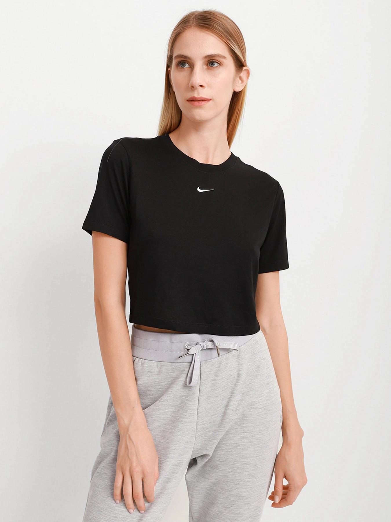 Футболки і поло NIKE Sportswear Essential модель DD1328-010 Футболки і поло NIKE Sportswear Essential модель DD1328-010 Фото