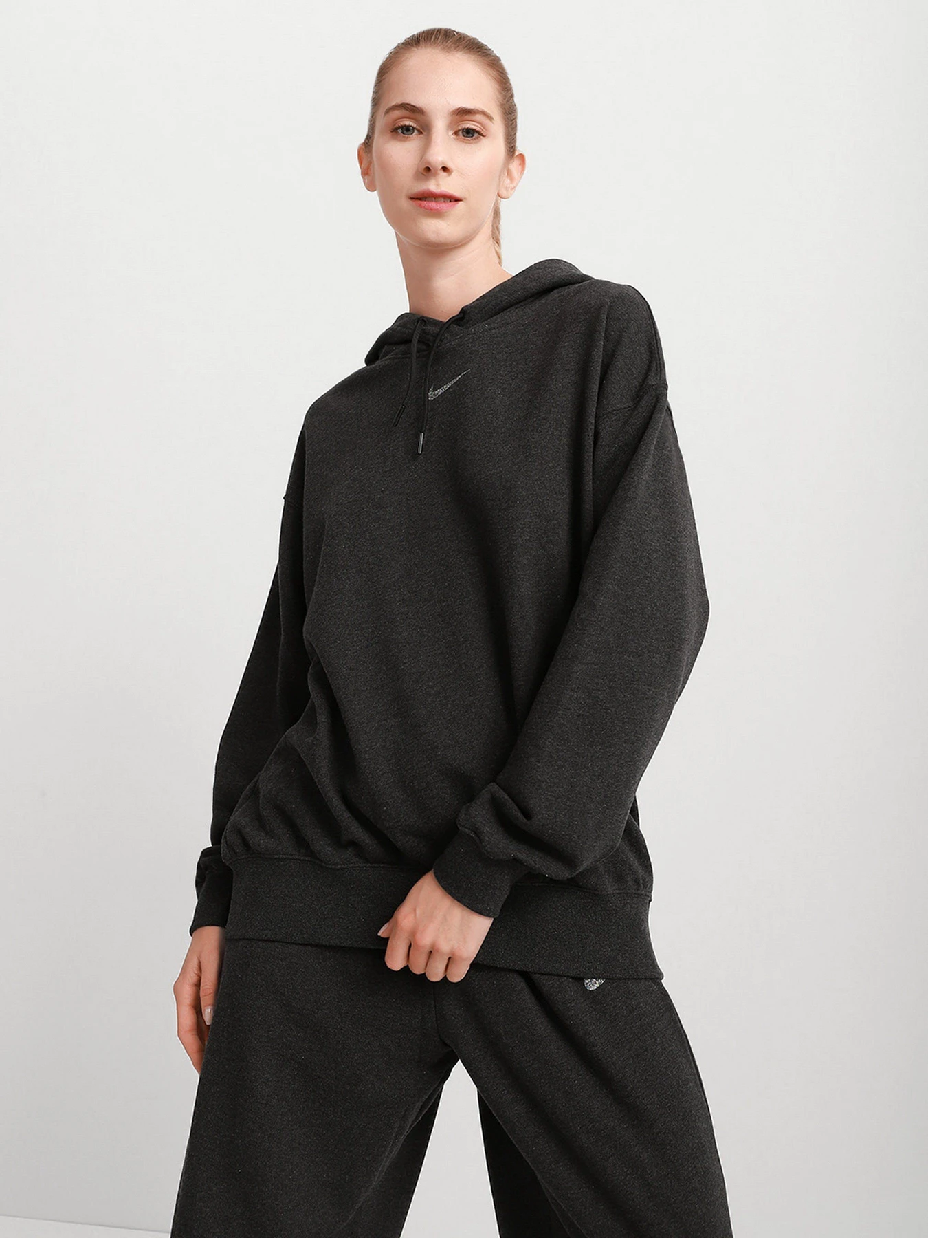 Худи и свитшоты NIKE NSW ESS модель DJ6939-010 Худи и свитшоты NIKE NSW ESS модель DJ6939-010 Фото