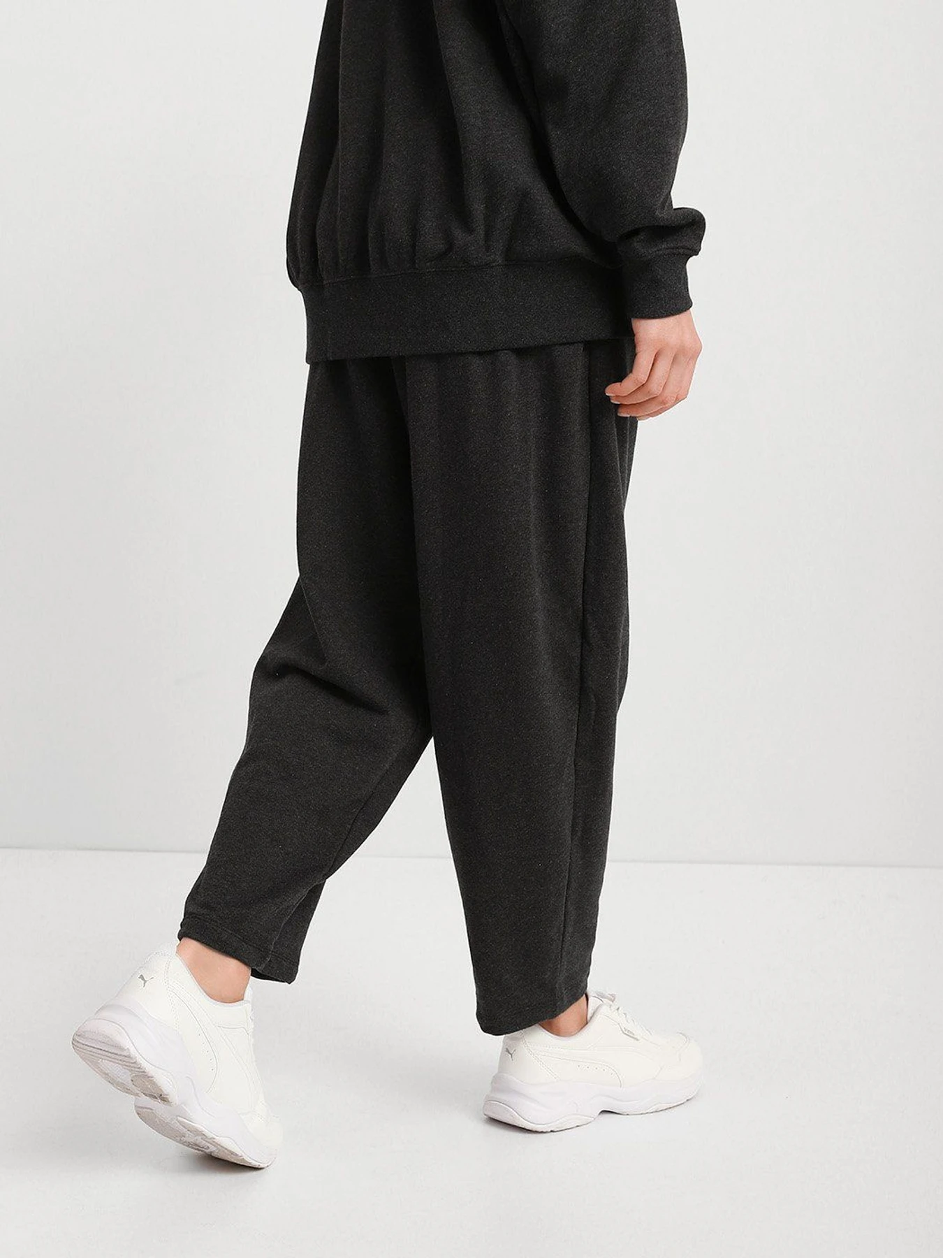 Брюки NIKE Essentials Fleece Curve модель DJ6941-010 Брюки NIKE Essentials Fleece Curve модель DJ6941-010 Фото