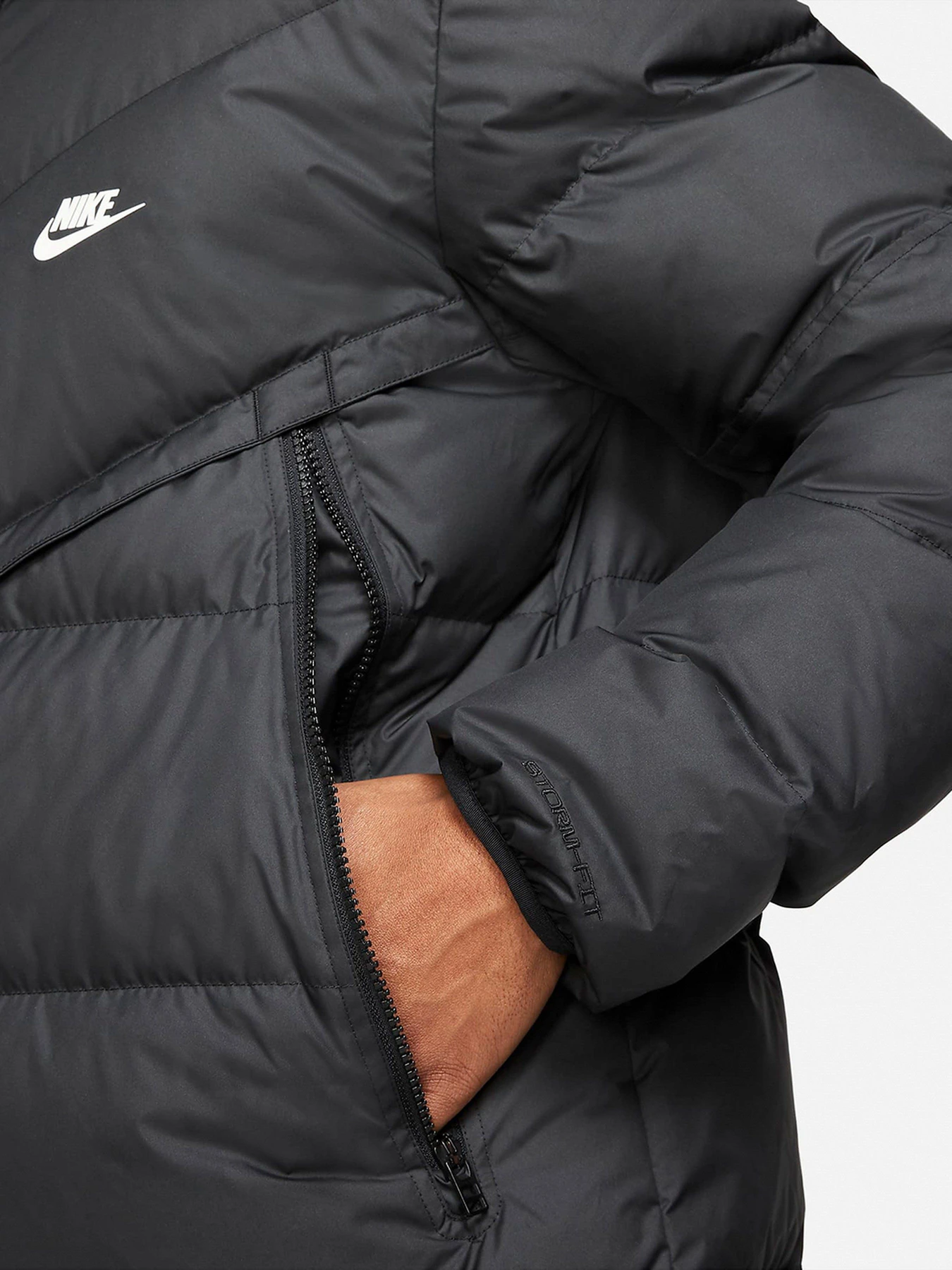 Куртки и дубленки NIKE Sportswear Storm-FIT Windrunner модель DD6788-010 Куртки и дубленки NIKE Sportswear Storm-FIT Windrunner модель DD6788-010 Фото