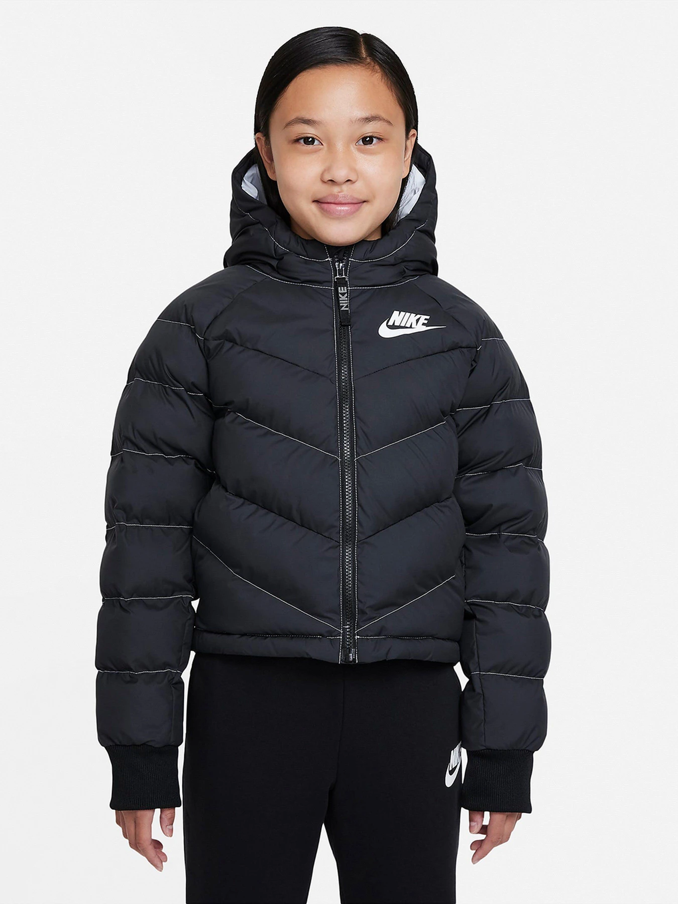 Куртки и дубленки NIKE Sportswear Synthetic Fill Hooded модель DD7134-010 Куртки и дубленки NIKE Sportswear Synthetic Fill Hooded модель DD7134-010 Фото