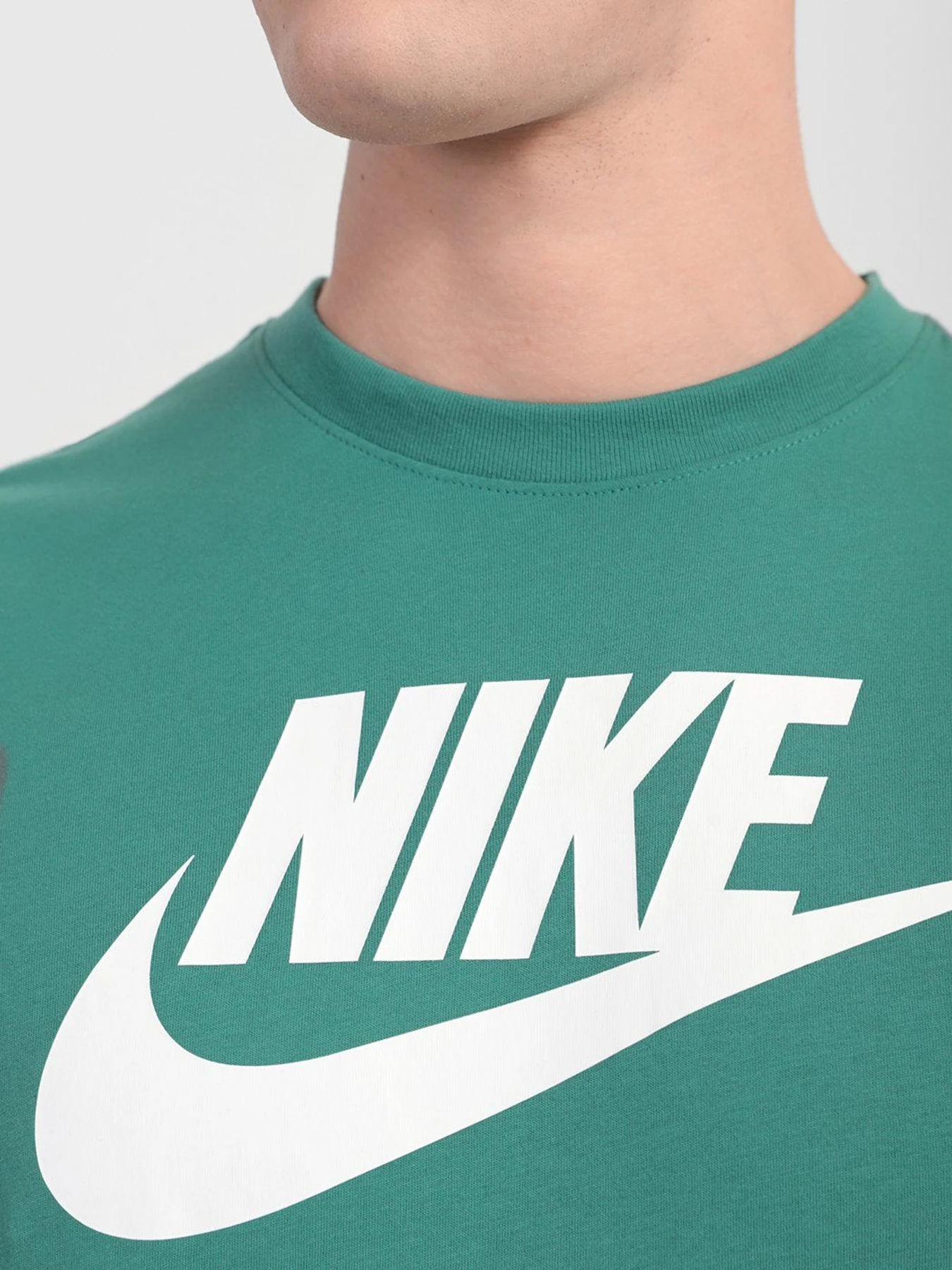 Футболки и поло NIKE NSW TEE ICON FUTURA модель AR5004-350 Футболки и поло NIKE NSW TEE ICON FUTURA модель AR5004-350 Фото
