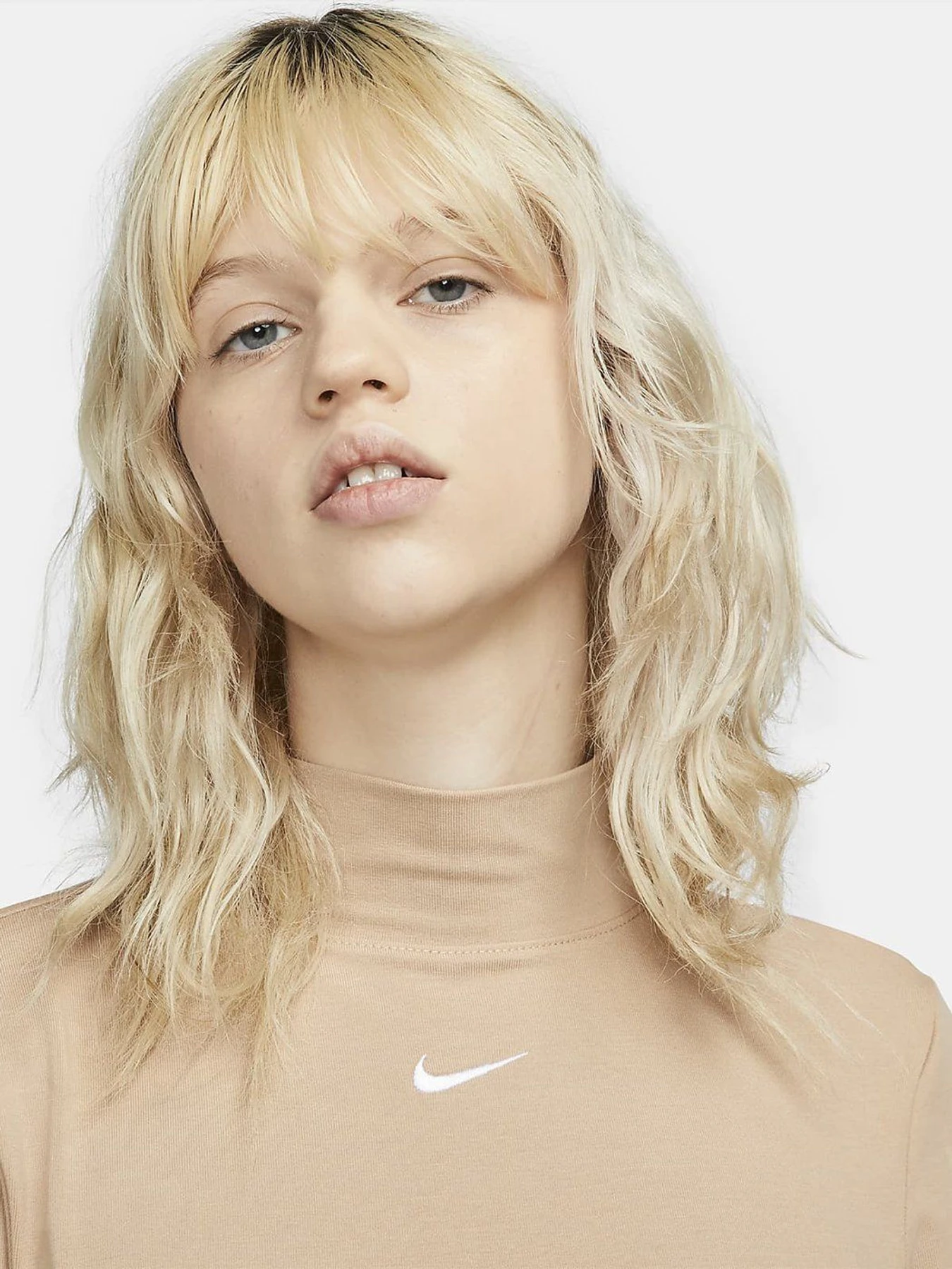 Свитры и кардиганы NIKE NSW ESSNTL MOCK LS TOP модель DD5882-200 Свитры и кардиганы NIKE NSW ESSNTL MOCK LS TOP модель DD5882-200 Фото