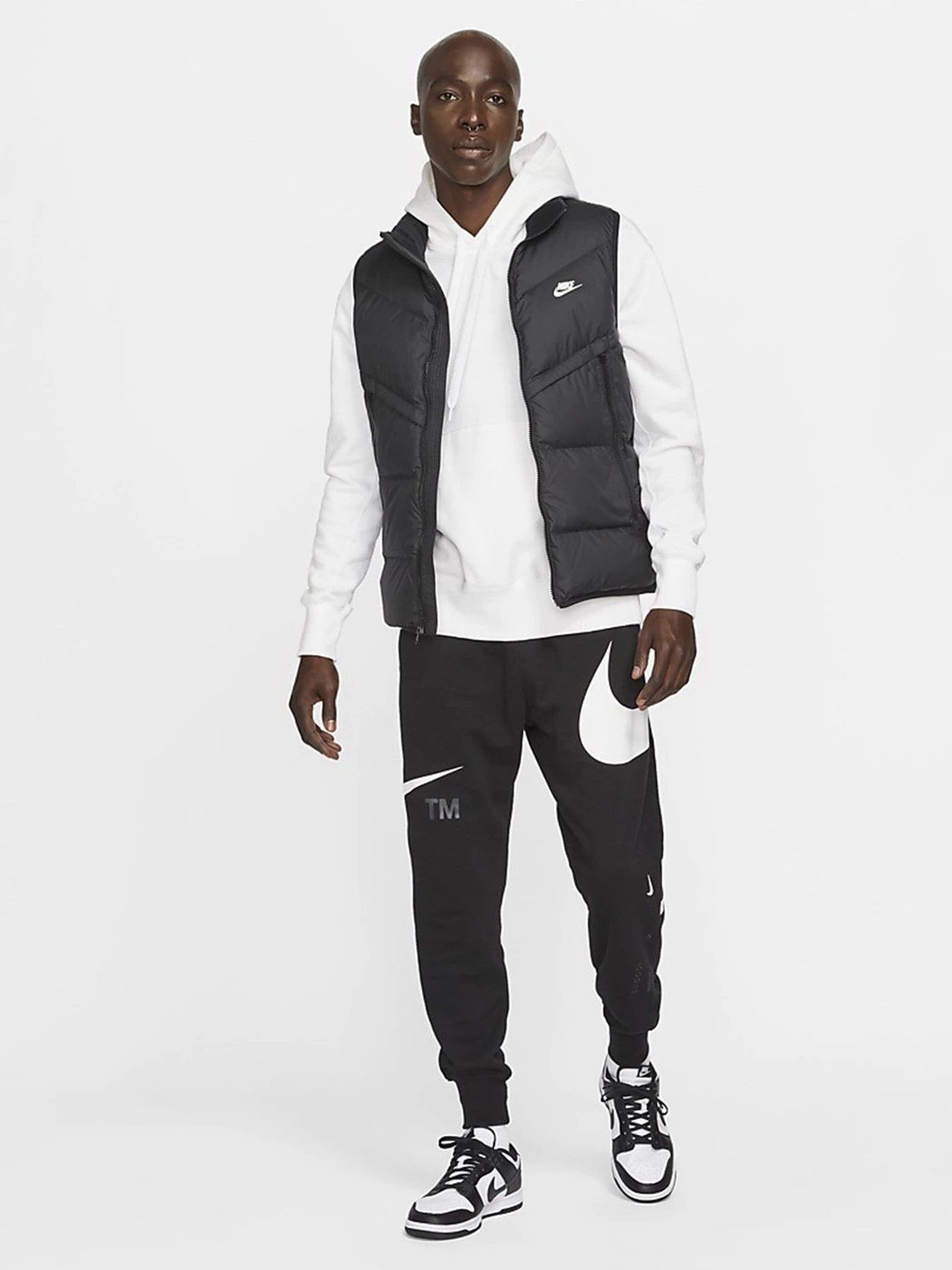 Куртки и дубленки NIKE M NSW SF WINDRUNNER VEST модель DD6817-010 Куртки и дубленки NIKE M NSW SF WINDRUNNER VEST модель DD6817-010 Фото
