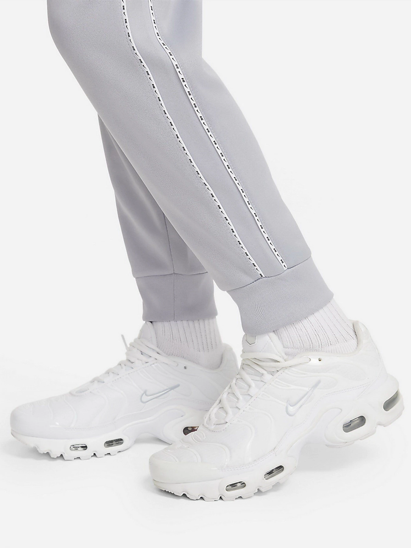 Брюки NIKE Nike B Nsw Repeat Pk Jggr модель DD4008-012 Фото