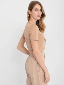 Футболки і поло NIKE Essntl Tee Slim модель DD1328-200 Фото