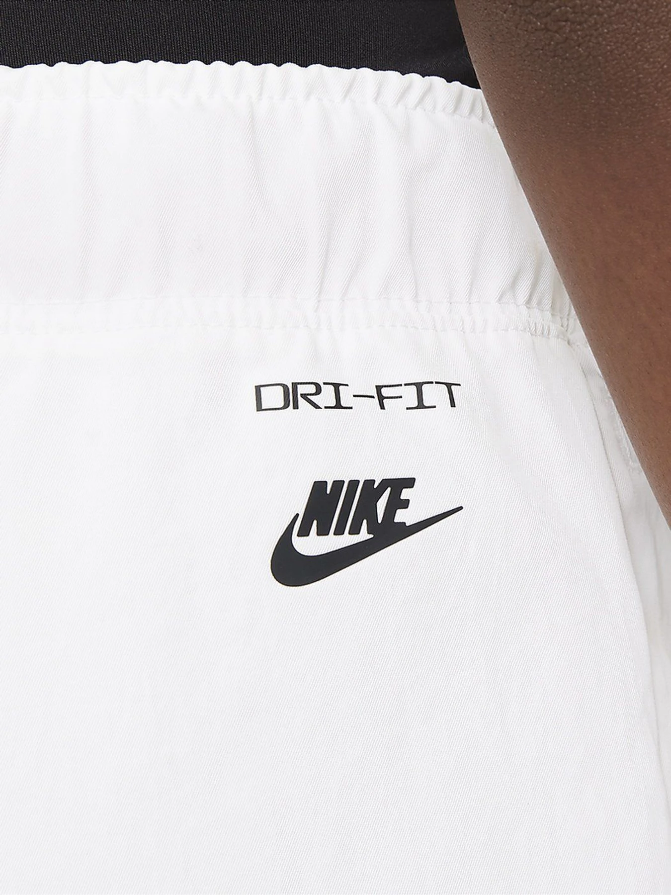 Штани NIKE Sportswear Tech Pack модель DD4616-100 Фото