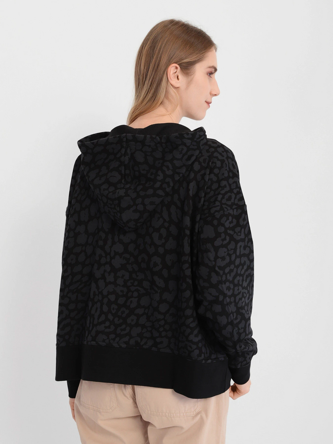 Худи и свитшоты NIKE W NK AOP GT FT FC PO HD модель DD6159-010 Худи и свитшоты NIKE W NK AOP GT FT FC PO HD модель DD6159-010 Фото