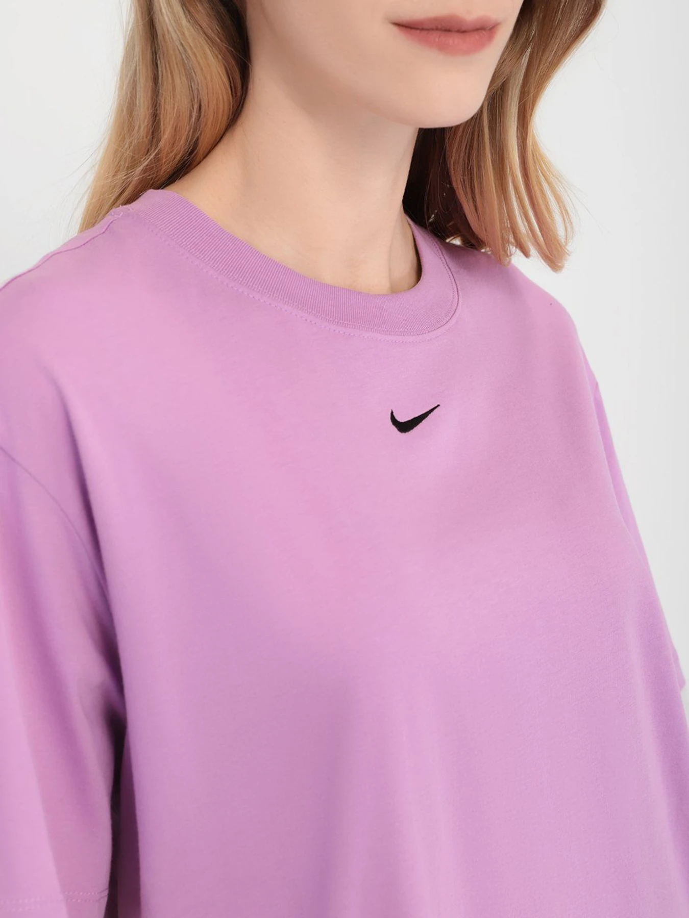 Футболки і поло NIKE Sportswear Essential модель DH4255-591 Футболки і поло NIKE Sportswear Essential модель DH4255-591 Фото