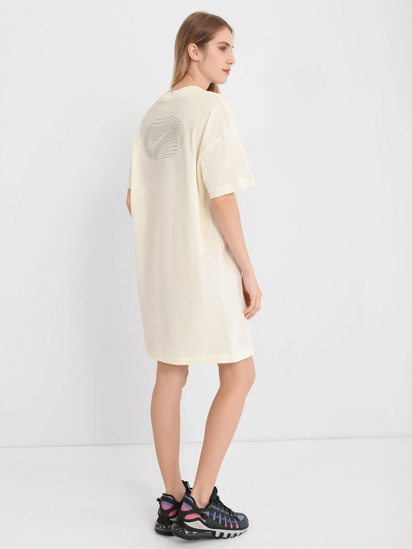 Платья NIKE Sportswear T-Shirt Dress модель DM4664-715 Платья NIKE Sportswear T-Shirt Dress модель DM4664-715 Фото