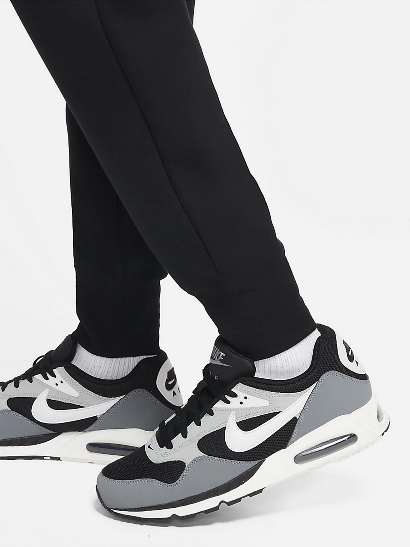 Брюки NIKE Sportswear Swoosh Tech Fleece модель DH1023-010 Брюки NIKE Sportswear Swoosh Tech Fleece модель DH1023-010 Фото