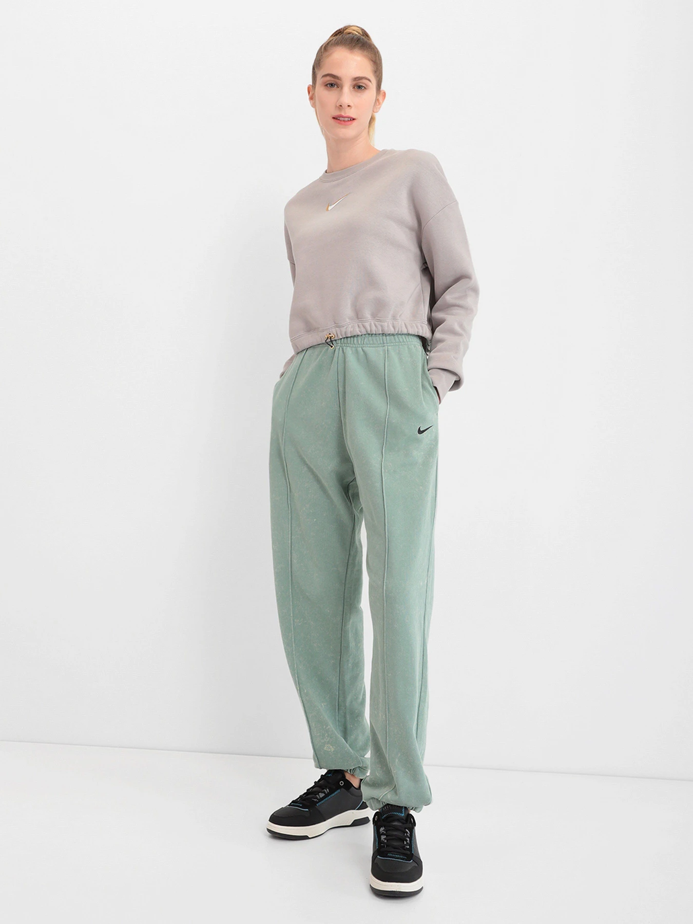 Брюки NIKE Sportswear Essential модель DD5630-357 Фото