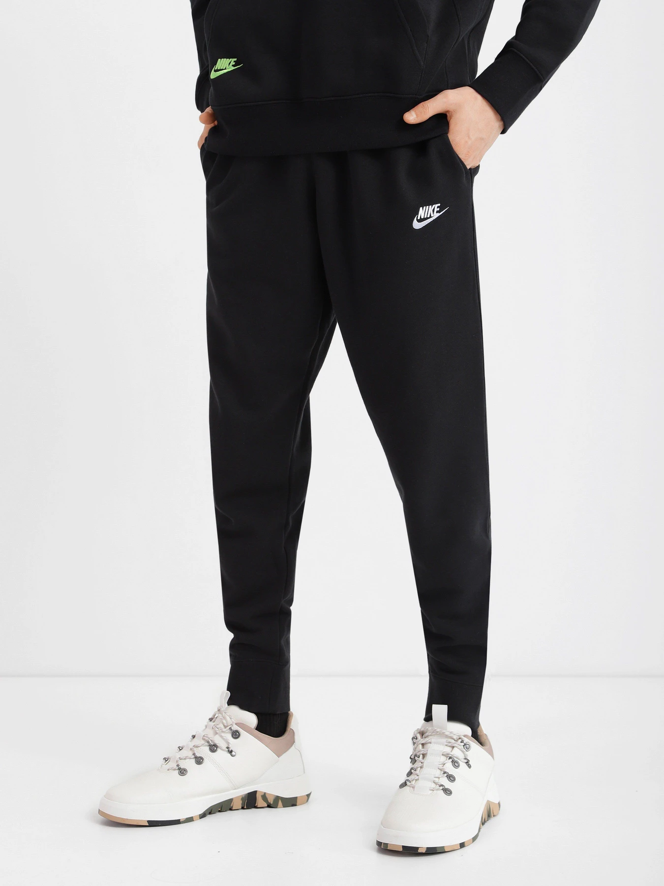 Брюки NIKE Sportswear Club модель BV2679-010 Фото