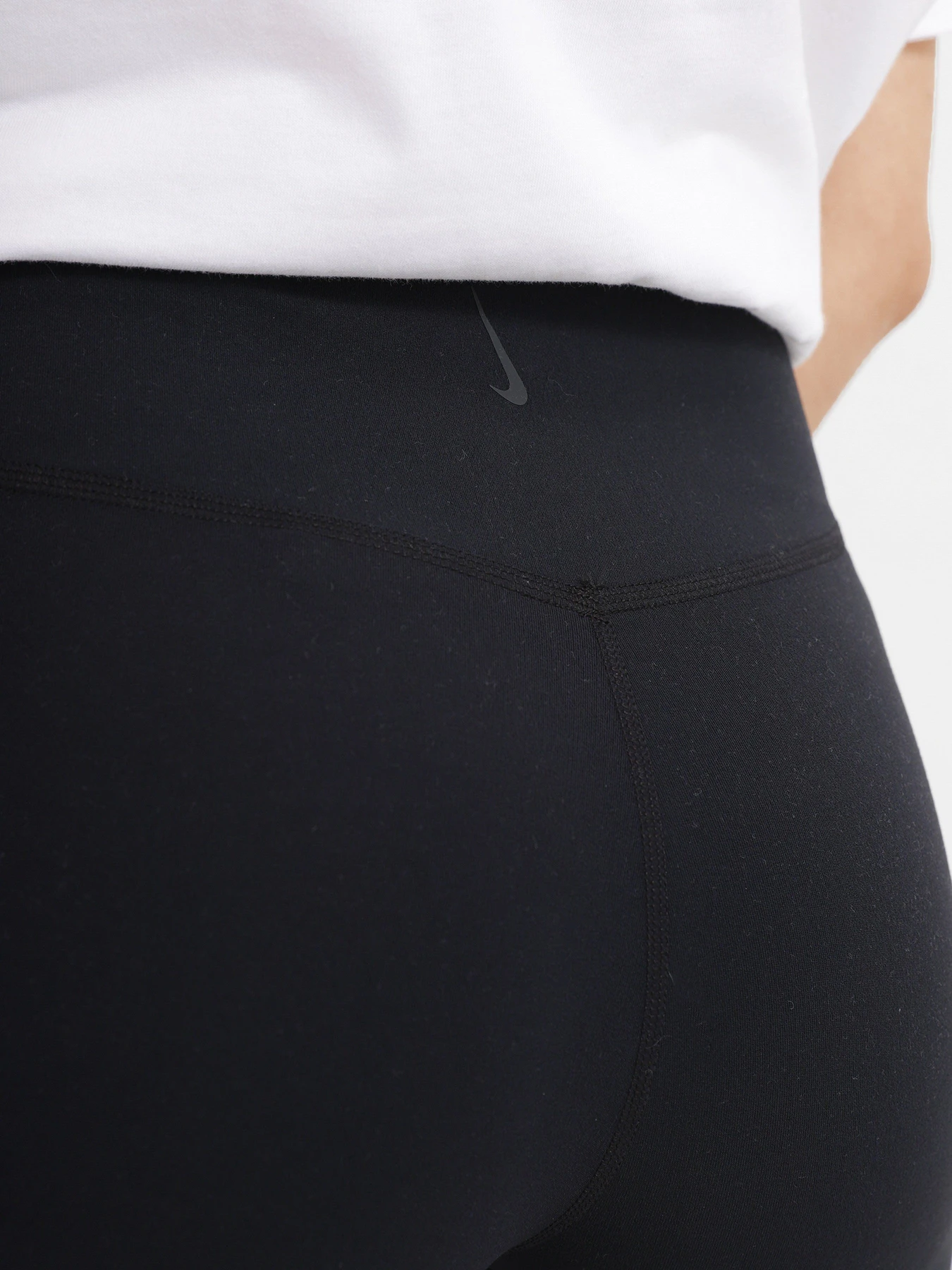 Шорты NIKE Yoga Luxe 7in модель CZ9194-010 Шорты NIKE Yoga Luxe 7in модель CZ9194-010 Фото