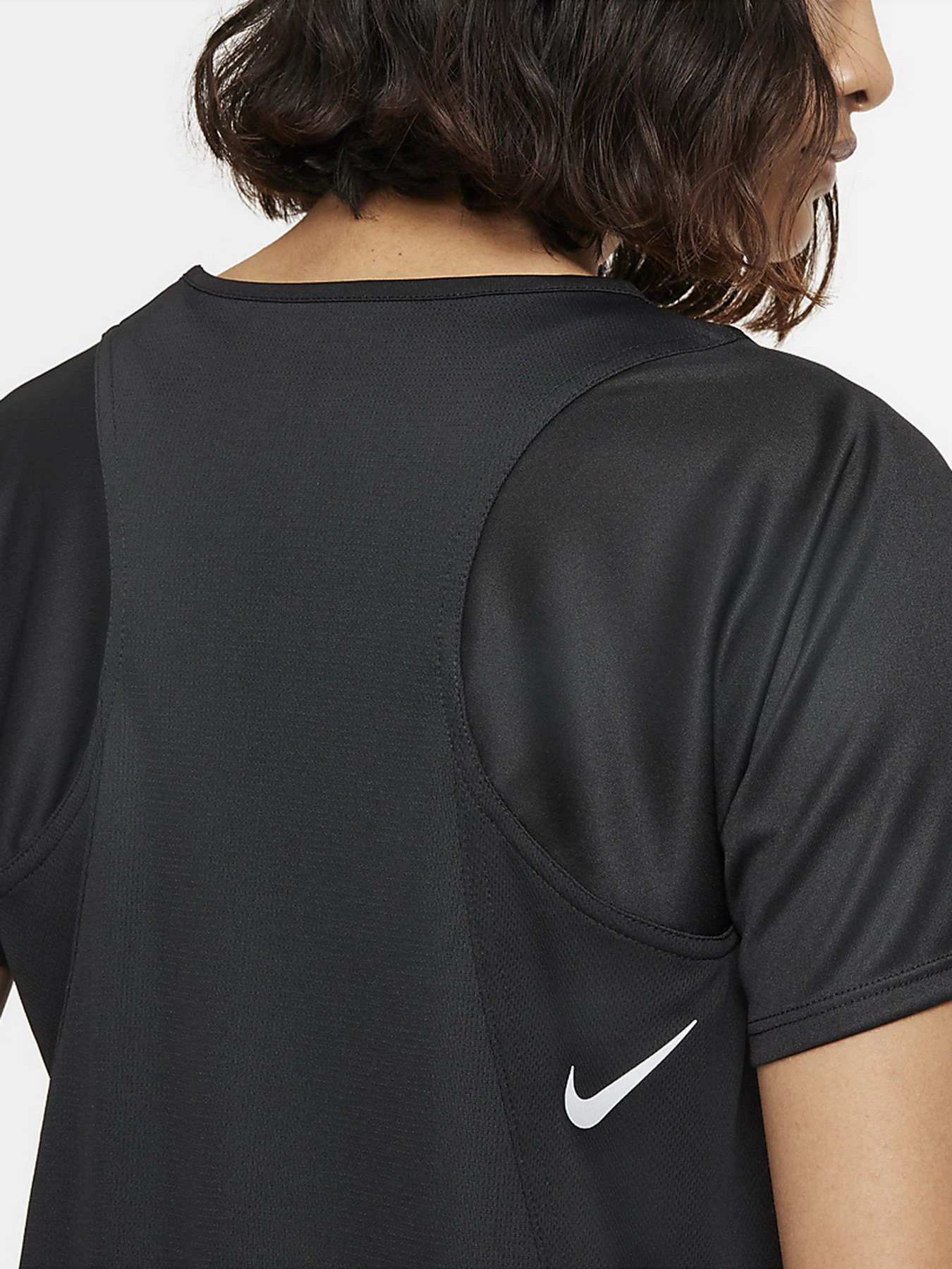 Футболки и поло NIKE Race Top Ss модель DD5927-010 Футболки и поло NIKE Race Top Ss модель DD5927-010 Фото