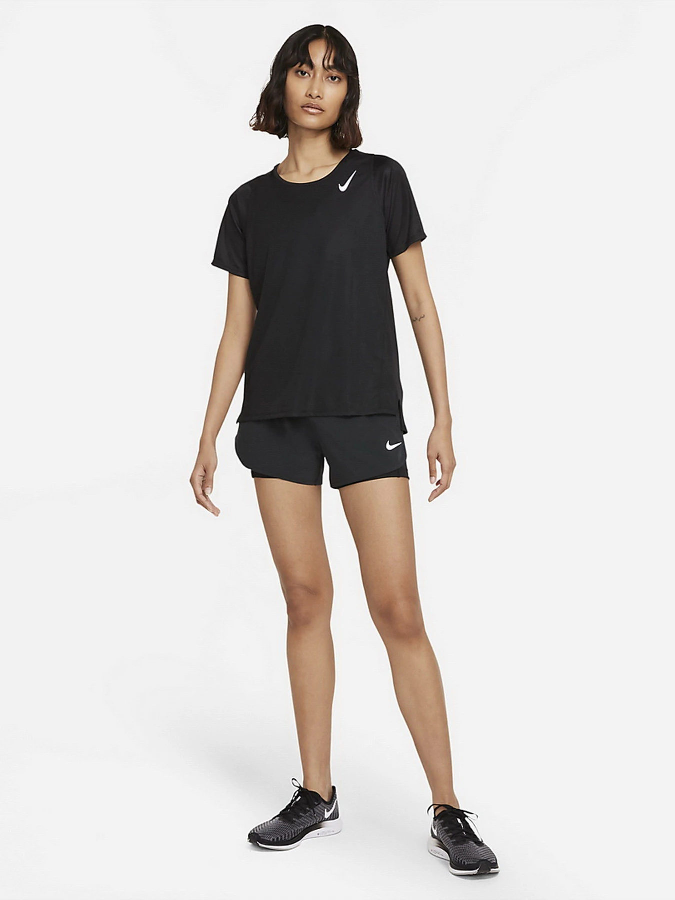 Футболки и поло NIKE Race Top Ss модель DD5927-010 Футболки и поло NIKE Race Top Ss модель DD5927-010 Фото
