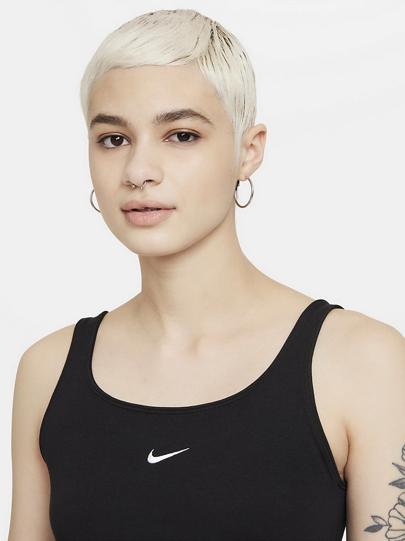 Футболки и поло NIKE Sportswear Essential Cami модель DH1345-010 Футболки и поло NIKE Sportswear Essential Cami модель DH1345-010 Фото