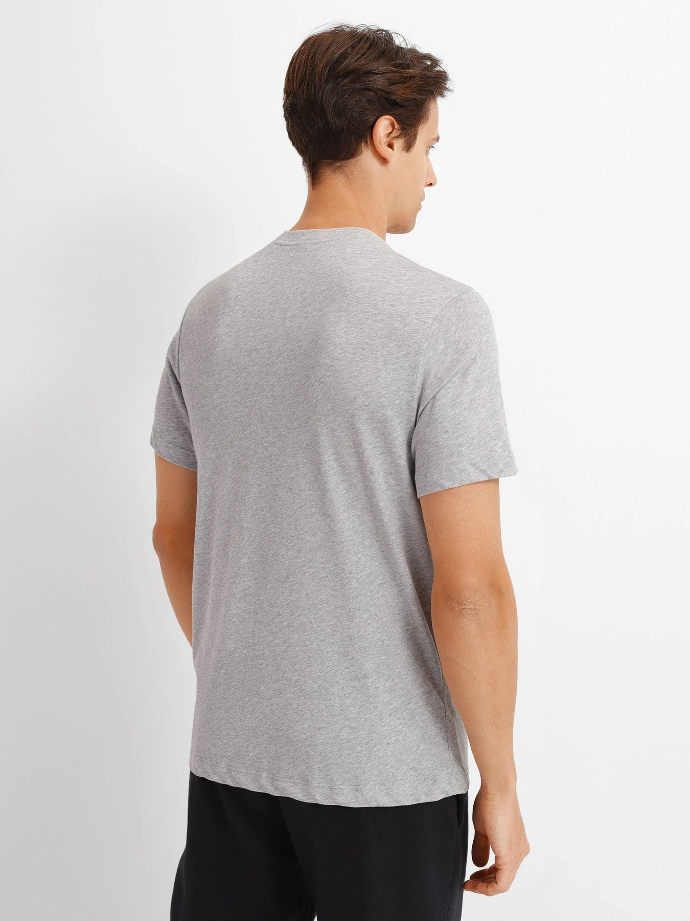 Футболки і поло NIKE Dri-FIT Sport Clash модель DM5662-063 Футболки і поло NIKE Dri-FIT Sport Clash модель DM5662-063 Фото