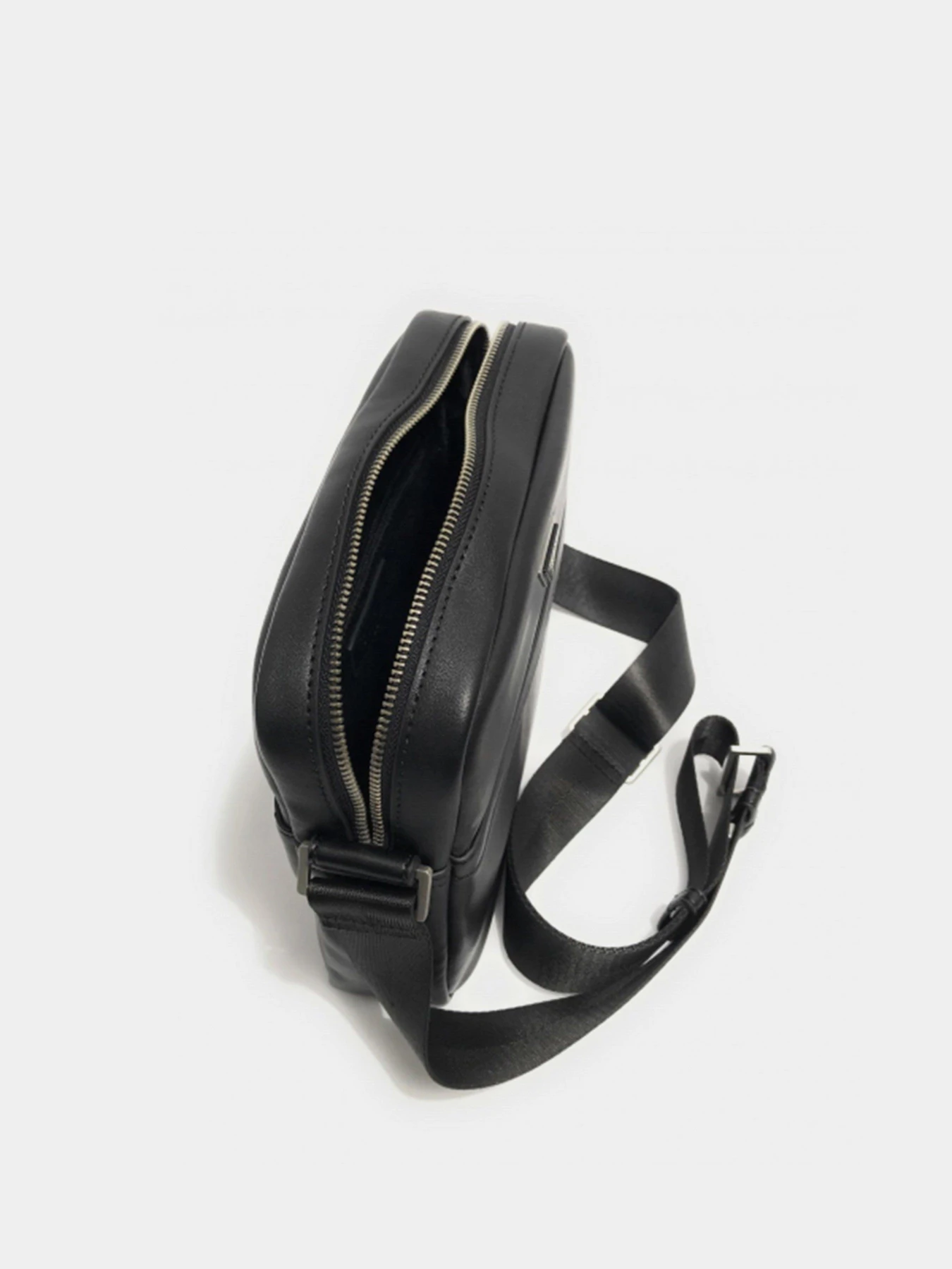 Сумки GUESS модель HMSCAL.P3258;BLA Сумки GUESS модель HMSCAL.P3258;BLA Фото