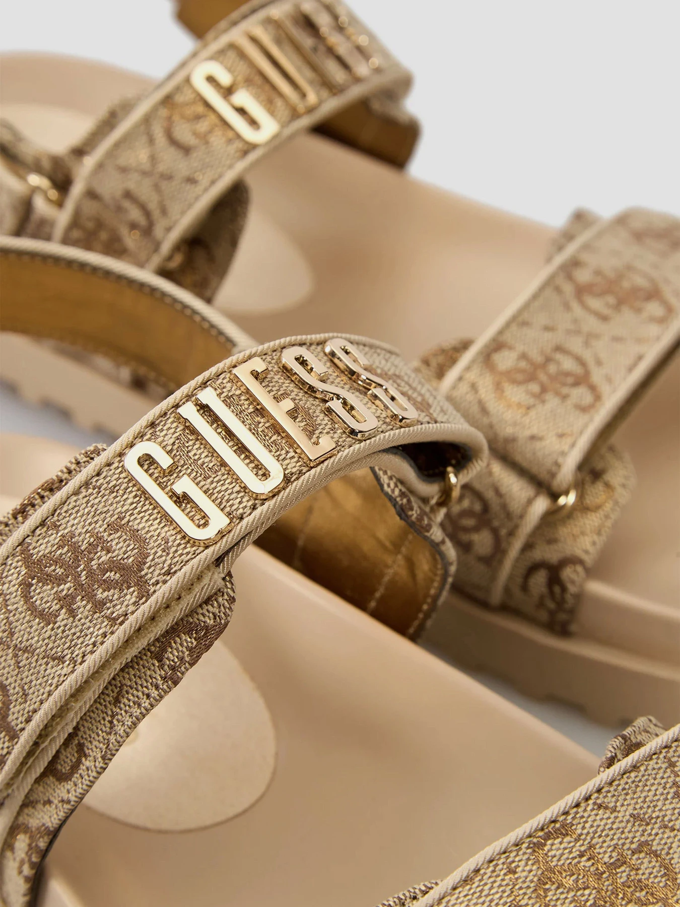 Босоножки GUESS Fadison модель FLJFDS.LEL03;GOLD Босоножки GUESS Fadison модель FLJFDS.LEL03;GOLD Фото