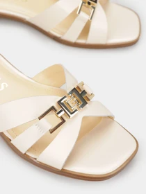 Шльопанці GUESS Realla модель FLJRLL.LEA19;CREAM Фото
