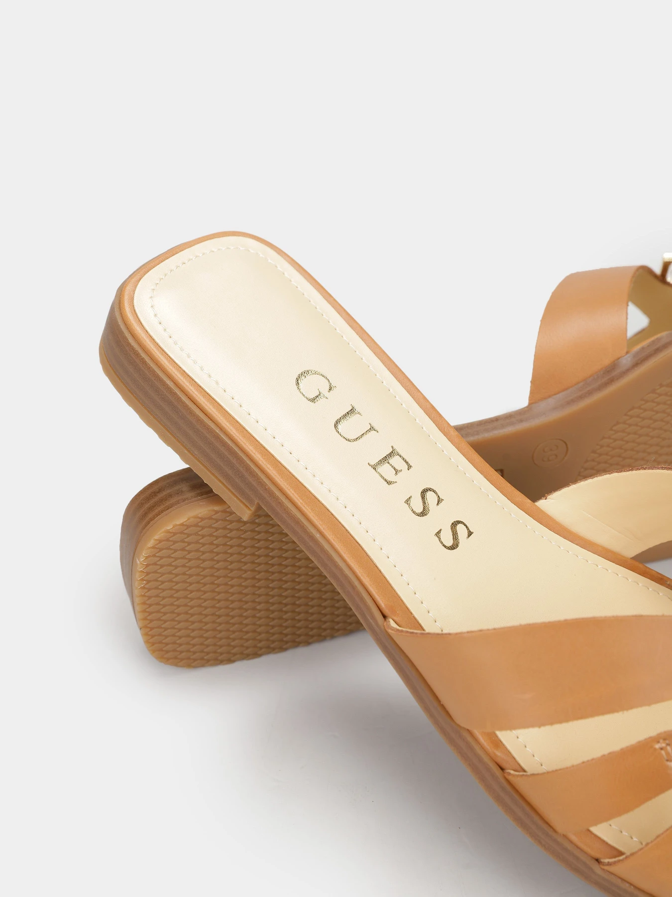 Шльопанці GUESS Realla модель FLJRLL.LEA19;TAN Шльопанці GUESS Realla модель FLJRLL.LEA19;TAN Фото