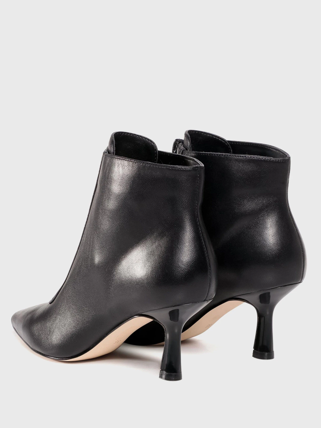 Ботинки и сапоги GUESS модель FL7DB2-LEA10-BLACK Ботинки и сапоги GUESS модель FL7DB2-LEA10-BLACK Фото