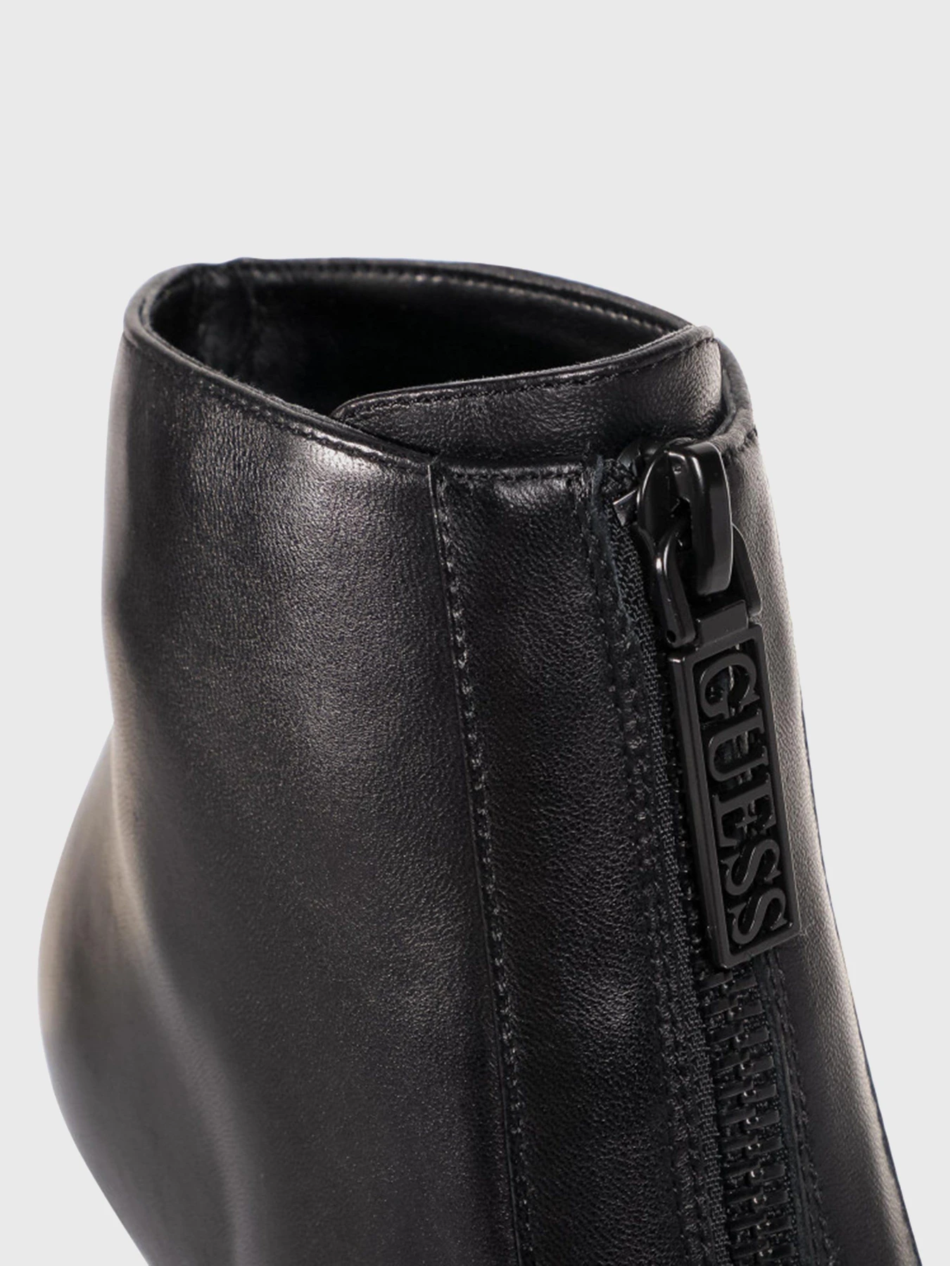 Ботинки и сапоги GUESS модель FL7DB2-LEA10-BLACK Ботинки и сапоги GUESS модель FL7DB2-LEA10-BLACK Фото