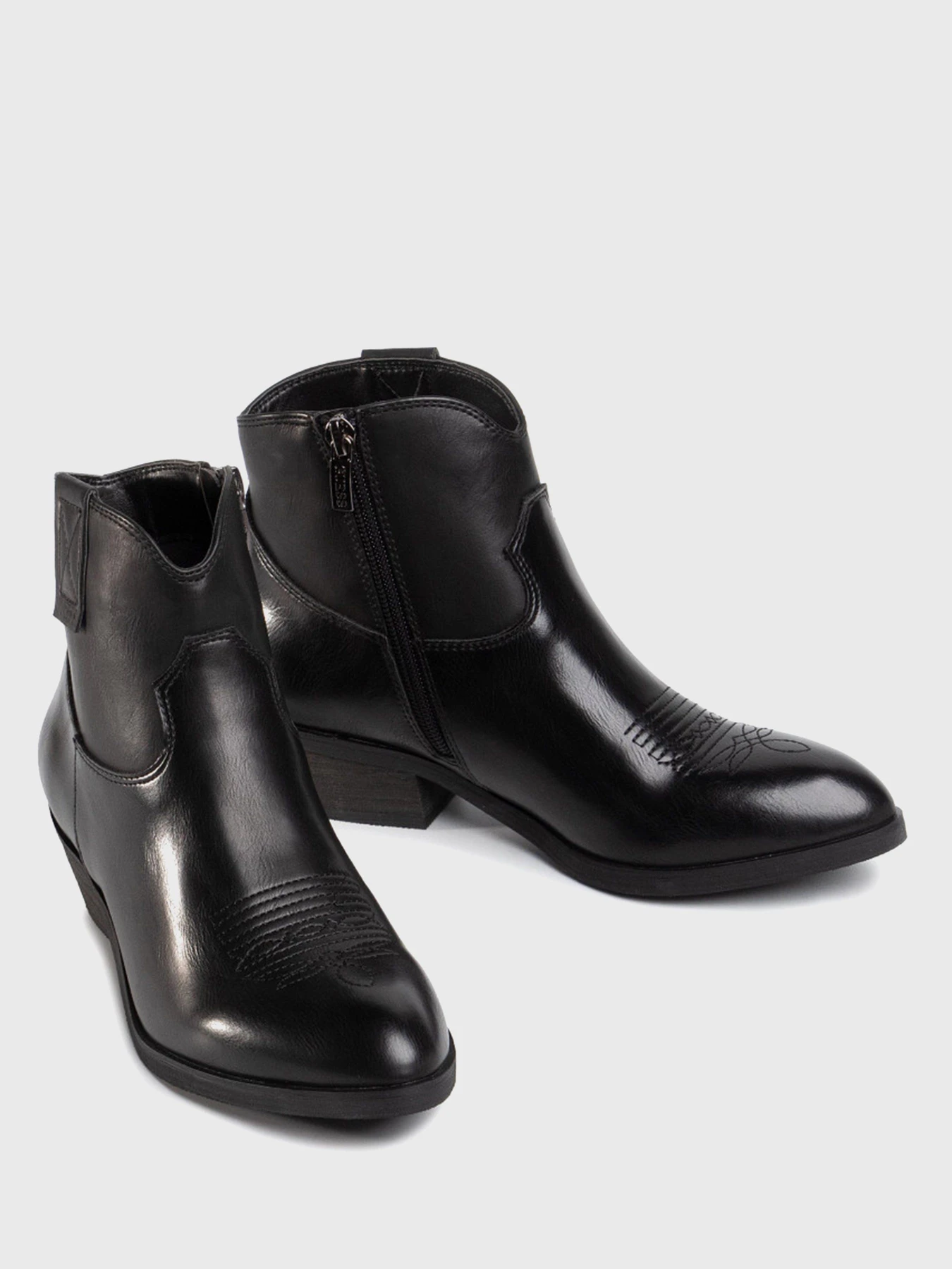Черевики та чоботи GUESS модель FL7SIE-ELE10-BLACK Черевики та чоботи GUESS модель FL7SIE-ELE10-BLACK Фото