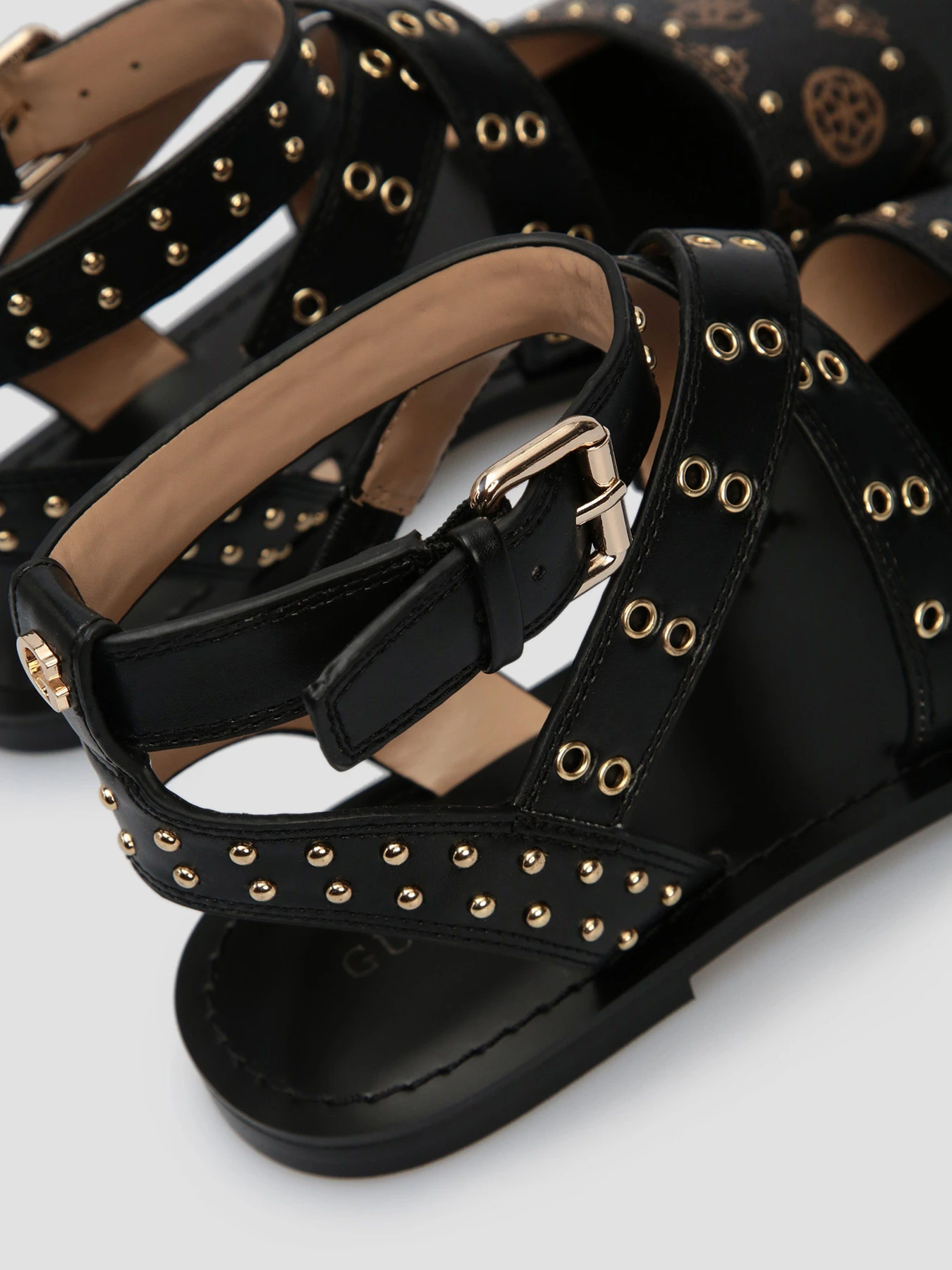 Босоножки GUESS
Cevie2 модель FL6CV2-FAL03-BLKBR Босоножки GUESS
Cevie2 модель FL6CV2-FAL03-BLKBR Фото
