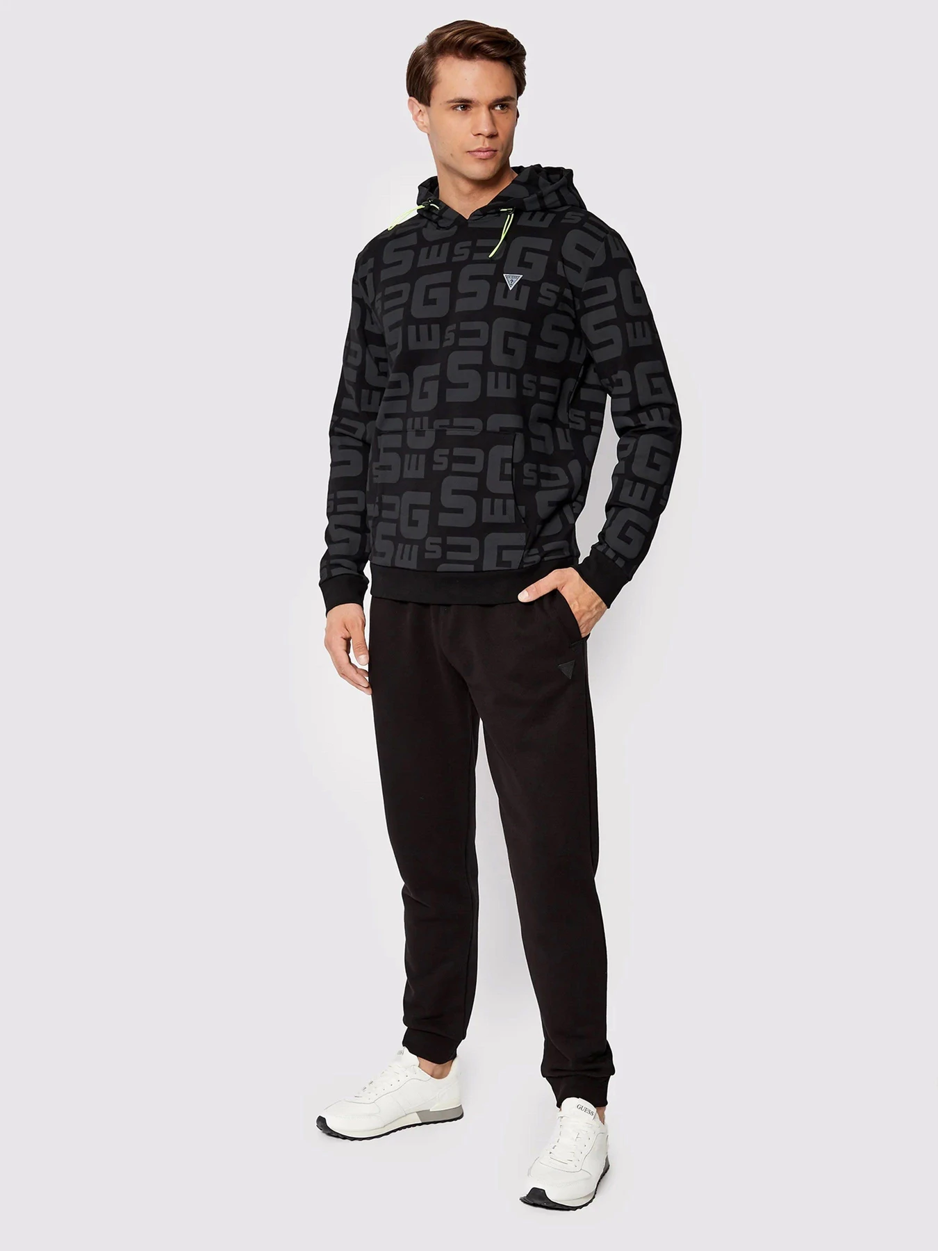 Худи и свитшоты GUESS Galen Hooded Sweatshirt модель Z2YQ16.K7ON1;JBLK Худи и свитшоты GUESS Galen Hooded Sweatshirt модель Z2YQ16.K7ON1;JBLK Фото