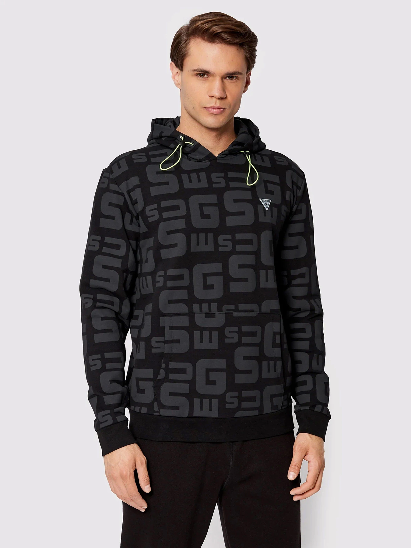 Худи и свитшоты GUESS Galen Hooded Sweatshirt модель Z2YQ16.K7ON1;JBLK Худи и свитшоты GUESS Galen Hooded Sweatshirt модель Z2YQ16.K7ON1;JBLK Фото