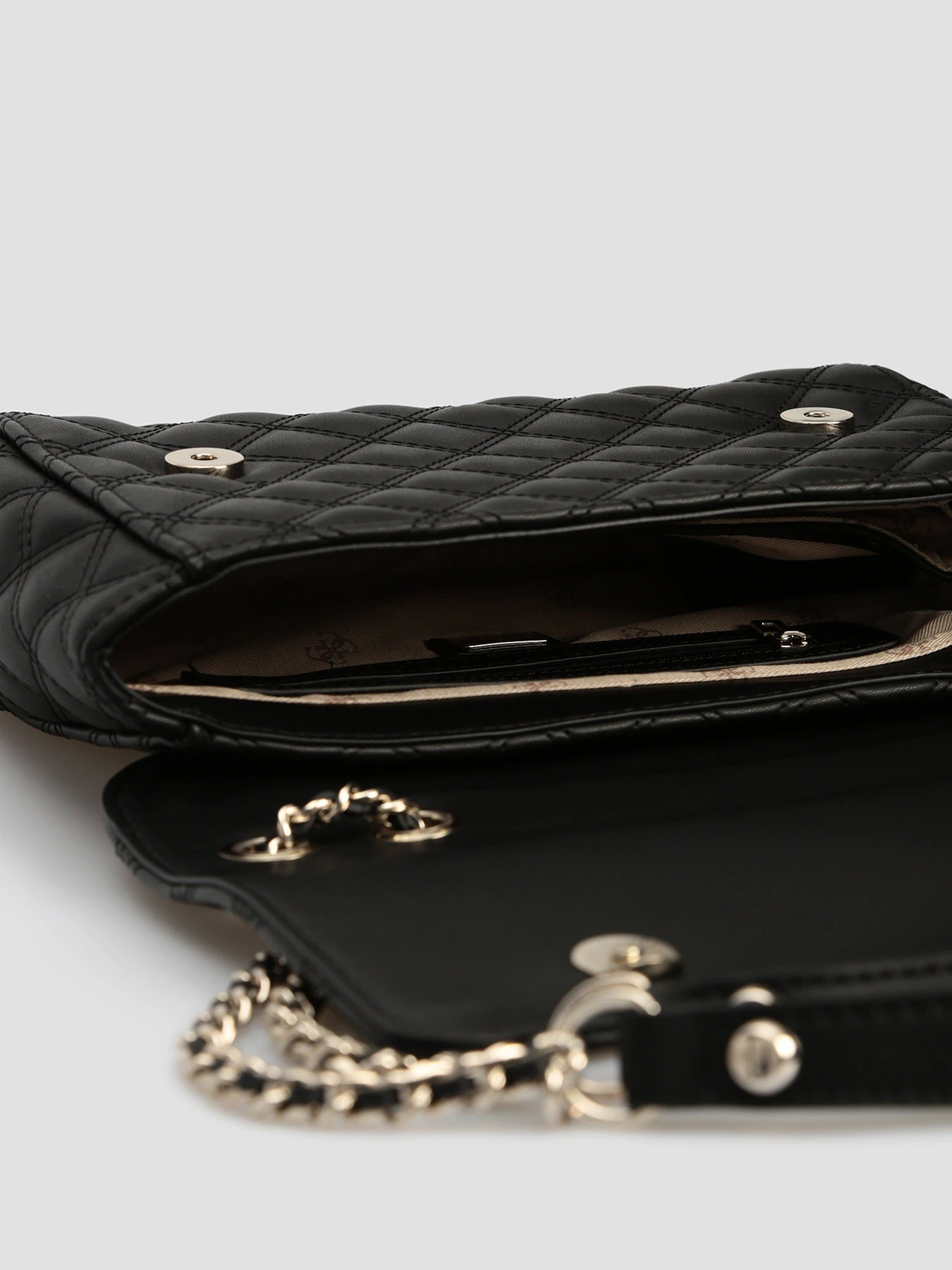 Сумки GUESS Cessily модель HWVG76.79210;BLA Сумки GUESS Cessily модель HWVG76.79210;BLA Фото