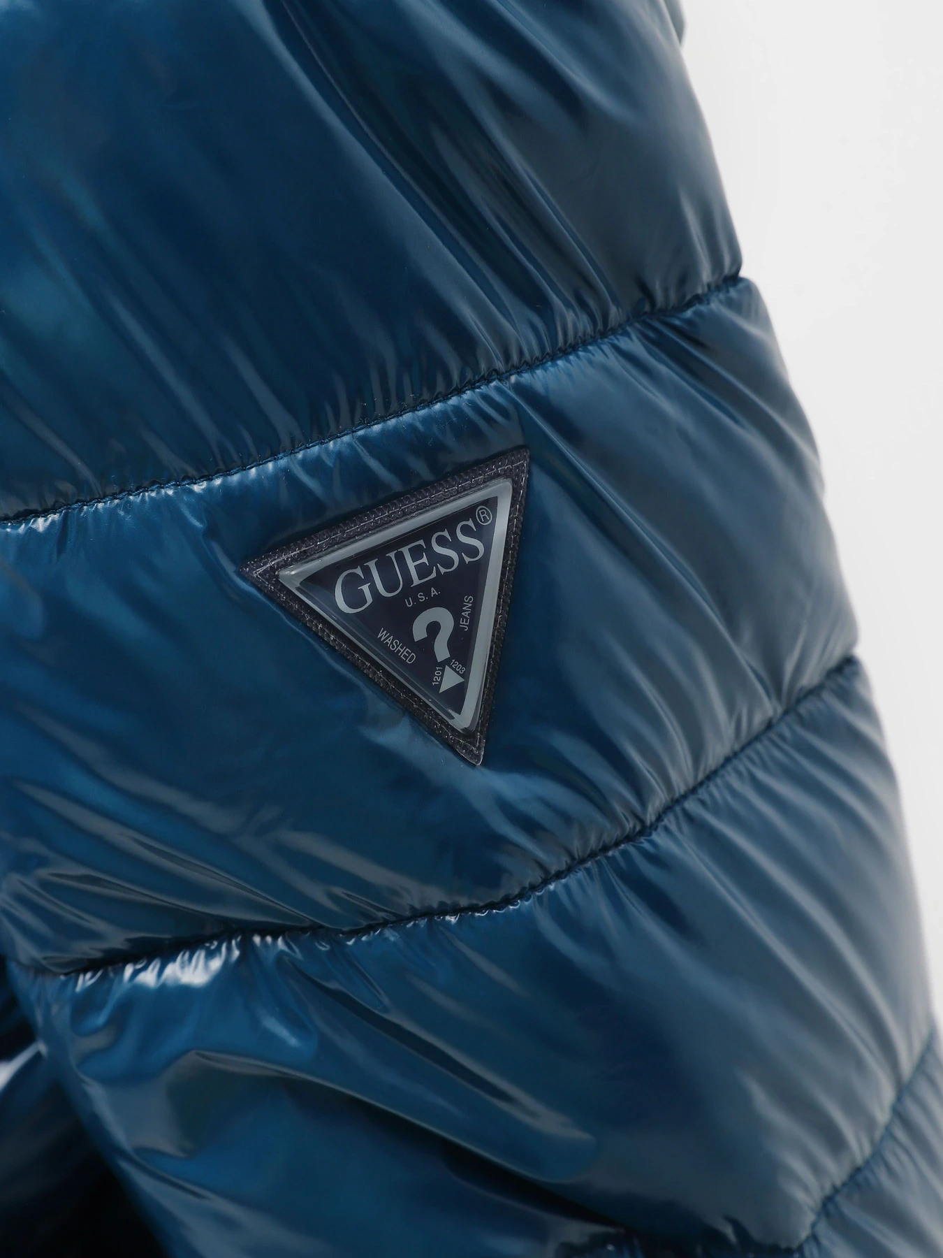 Куртки и дубленки GUESS Liquid Puffa модель M3BL27.WFP42;G7M3 Куртки и дубленки GUESS Liquid Puffa модель M3BL27.WFP42;G7M3 Фото