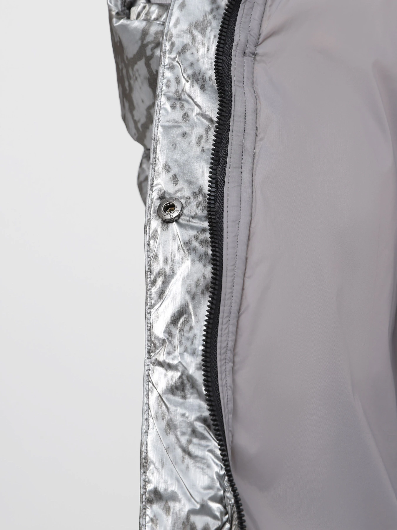 Куртки и дубленки GUESS Marika модель W3BL29.WFQX0;F9O9 Куртки и дубленки GUESS Marika модель W3BL29.WFQX0;F9O9 Фото