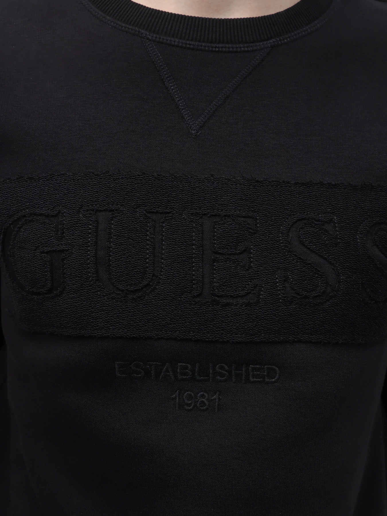 Худи и свитшоты GUESS Beau Cn Sweatshirt модель M3BQ08.K9Z21;JBLK Худи и свитшоты GUESS Beau Cn Sweatshirt модель M3BQ08.K9Z21;JBLK Фото