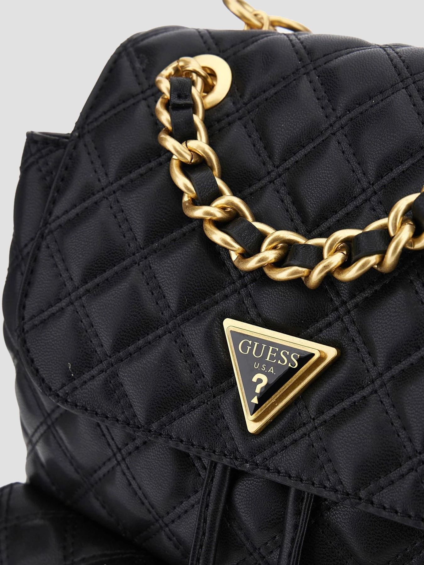 Рюкзаки GUESS Giully Flap Backpack модель HWQA87.48330;BLA Рюкзаки GUESS Giully Flap Backpack модель HWQA87.48330;BLA Фото