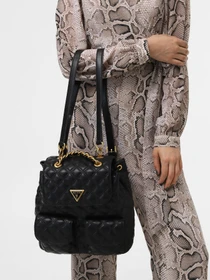 Рюкзаки GUESS Giully Flap Backpack модель HWQA87.48330;BLA Фото