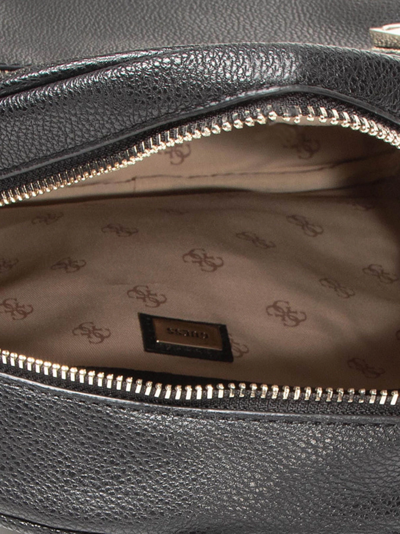 Рюкзаки GUESS Vikky модель HWVG69.95320;BLA Рюкзаки GUESS Vikky модель HWVG69.95320;BLA Фото
