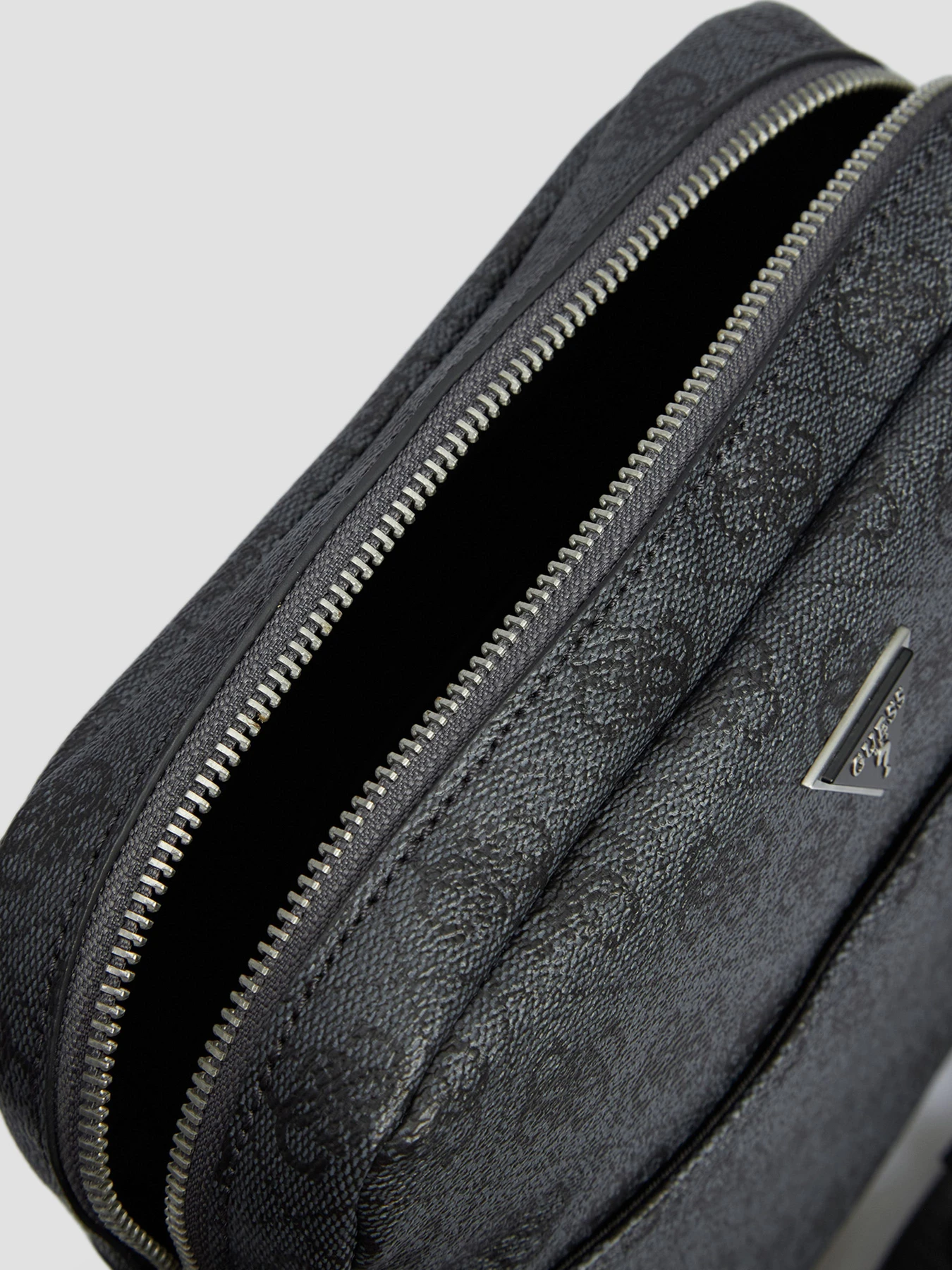 Сумки GUESS Torino модель HMTOLO.P4258;BLA Фото