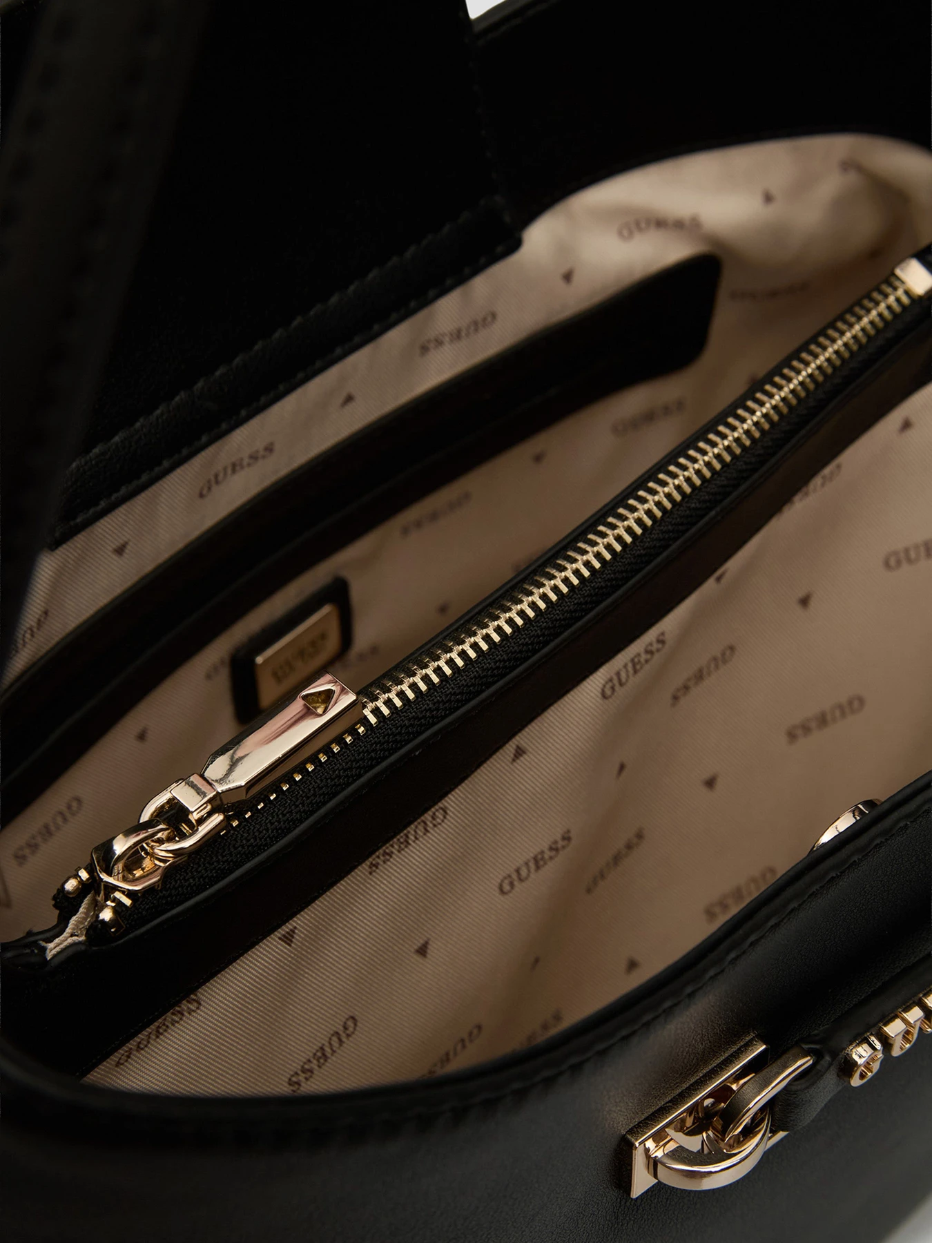 Сумки GUESS Lefia модель HWBG96.44020;BLA Фото